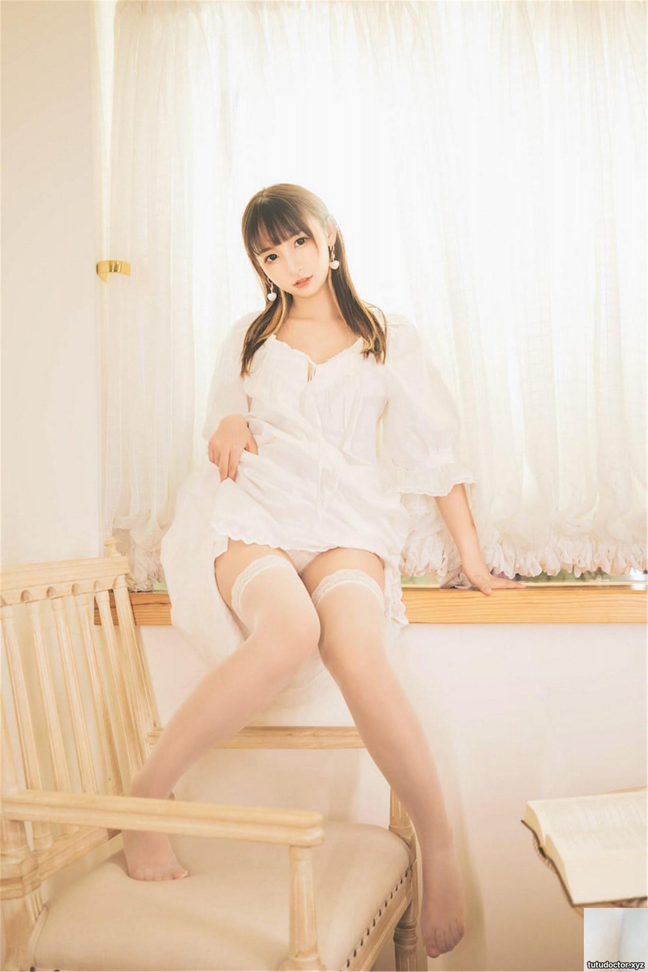 Kagakusaka Mafuyus White Stockings Realm 2 close-up of beautiful · photo 70 of 78