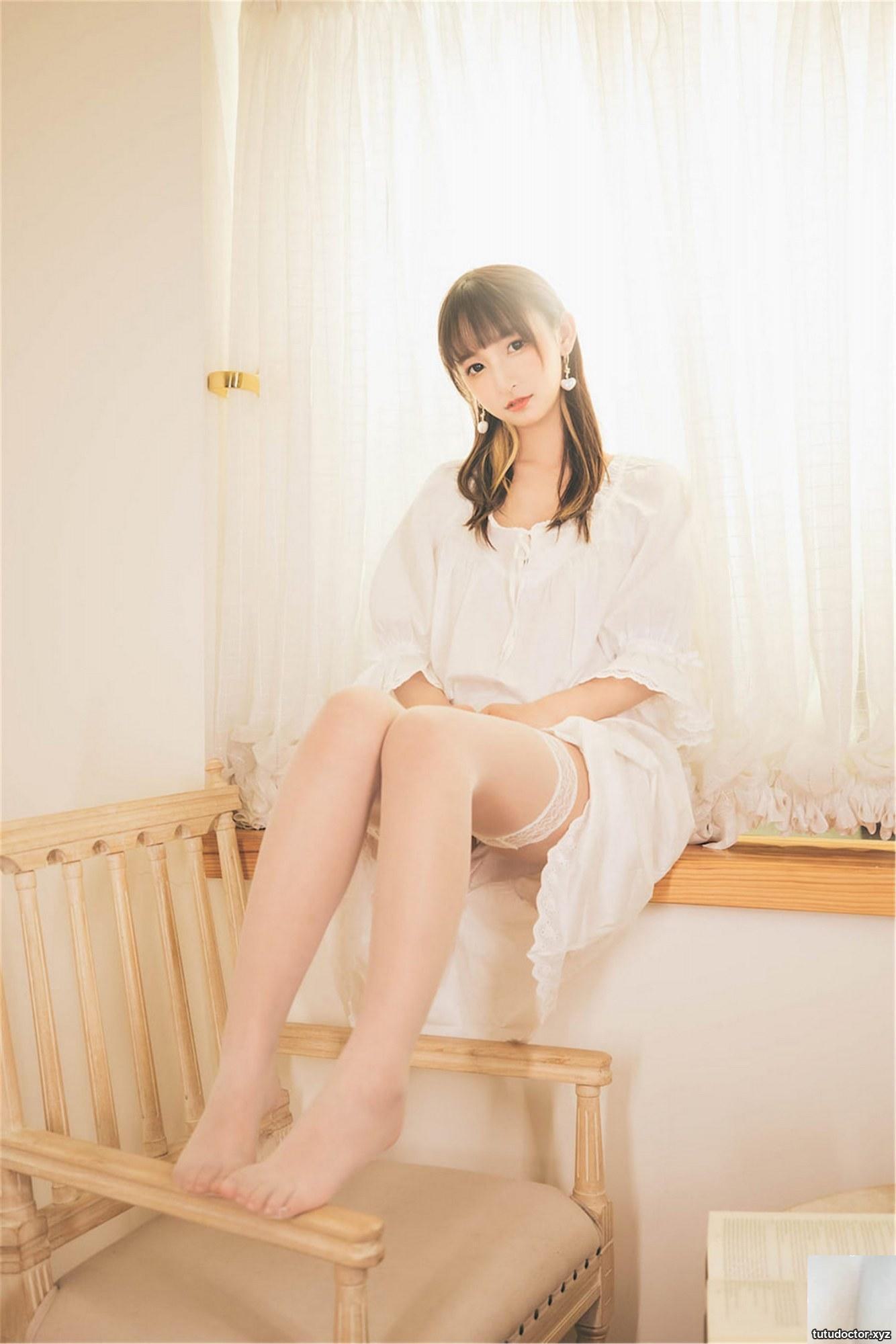 Kagakusaka Mafuyus White Stockings Realm 2 close-up of beautiful · photo 76 of 78