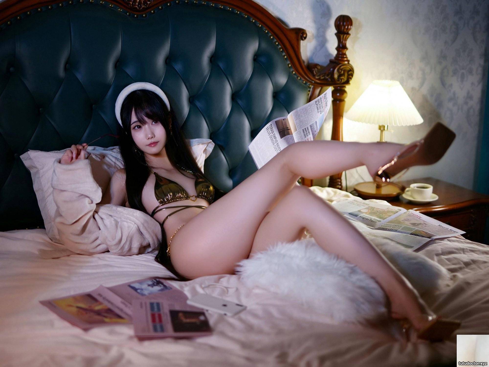 Xiao Meiyan – The Beauty in the Chaos Room · photo 2 of 50