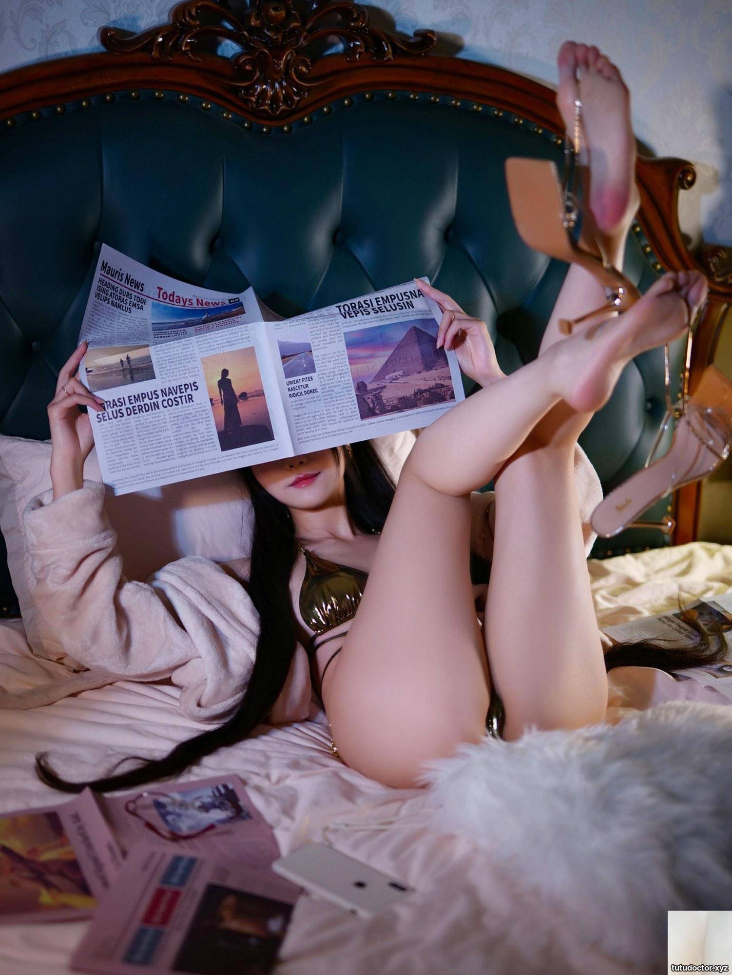 Xiao Meiyan – The Beauty in the Chaos Room · photo 16 of 50