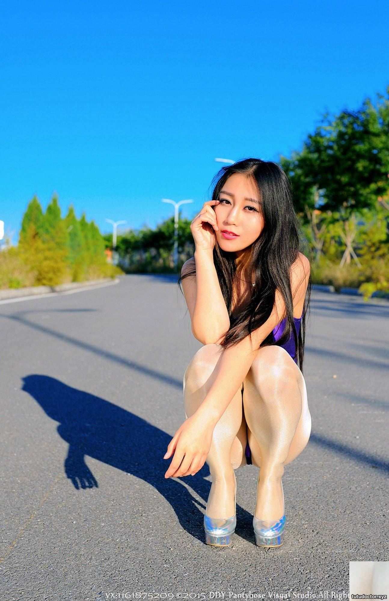 Beautiful model Jolin sister sexy bright stockings · photo 38 of 53