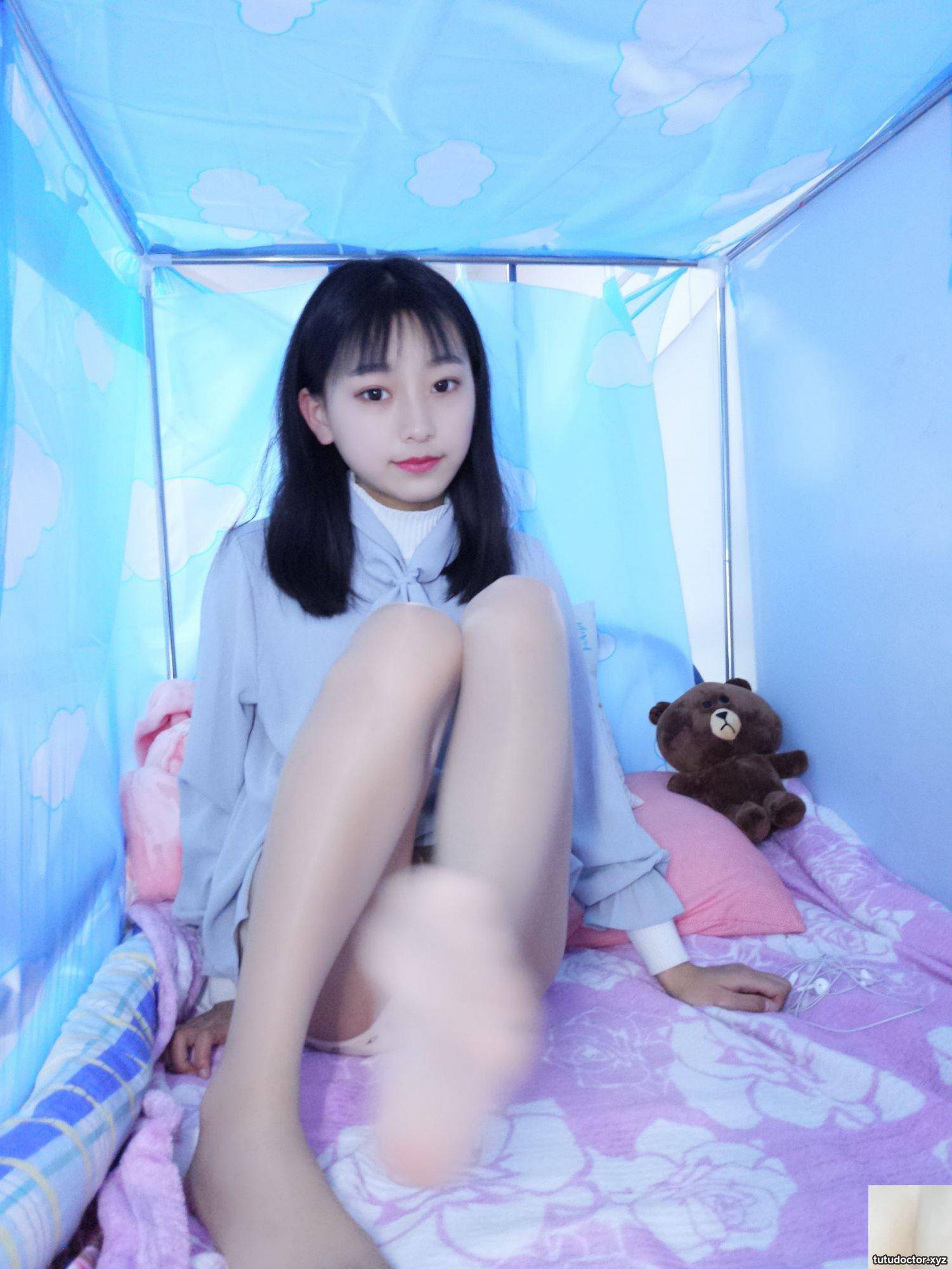 Beibei – Colorful thick stockings photo album · photo 15 of 49