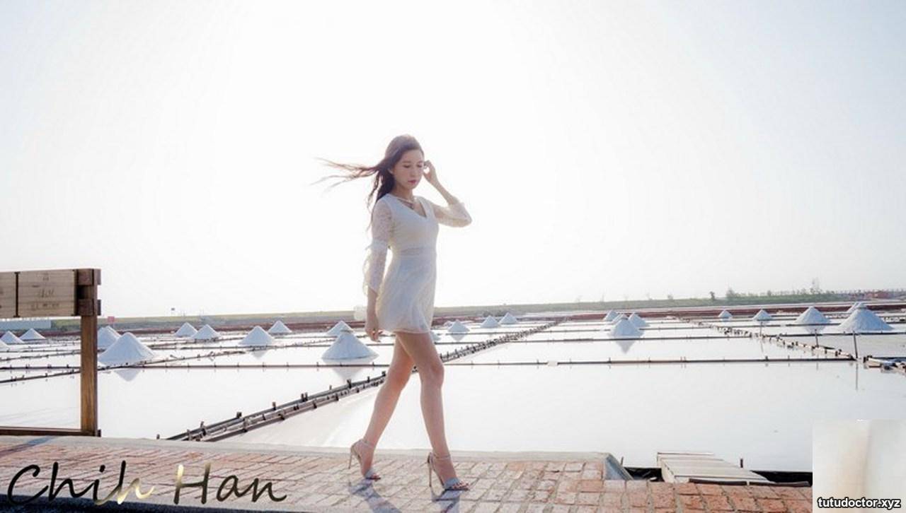Travel photo of a beautiful model with long legs in a dress · photo 27 of 33