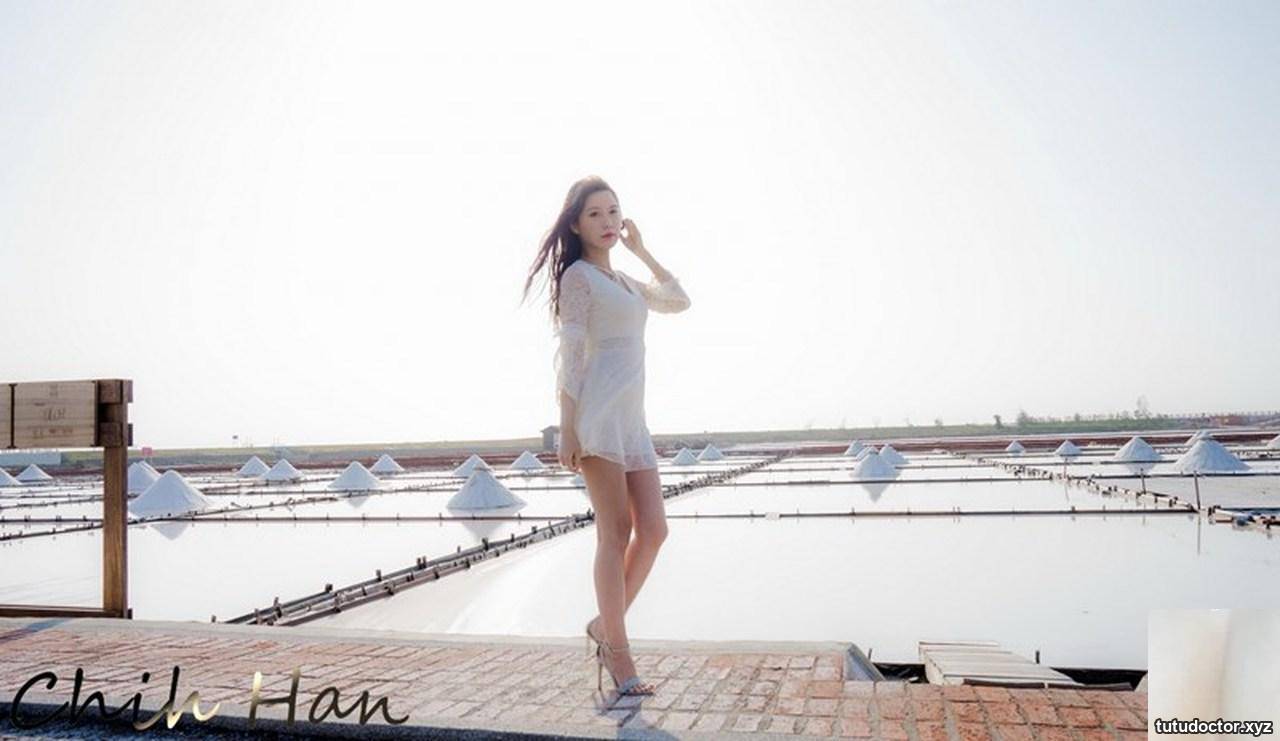 Travel photo of a beautiful model with long legs in a dress · photo 28 of 33