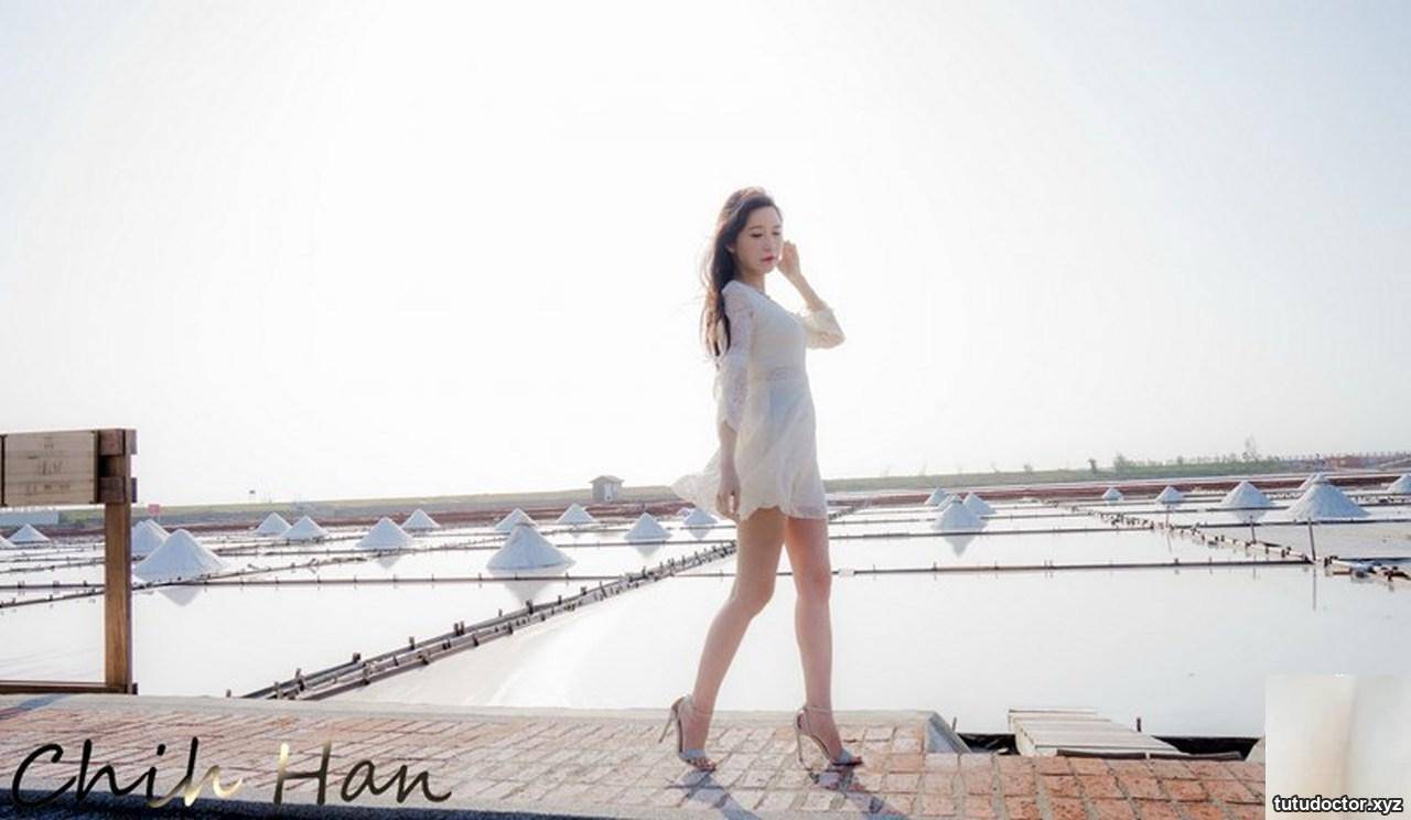 Travel photo of a beautiful model with long legs in a dress · photo 29 of 33