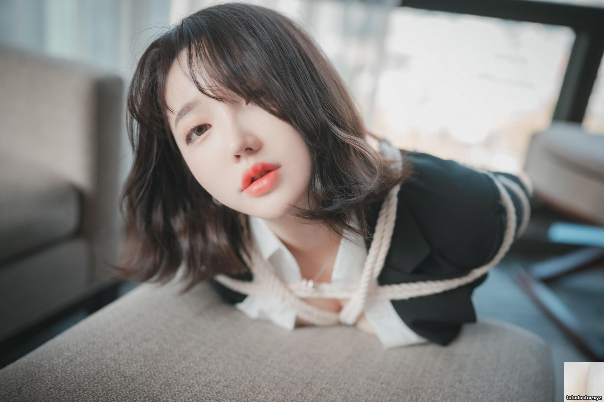 손예은(Sun Lele) Bound OL A close look at the best lower body · photo 56 of 84