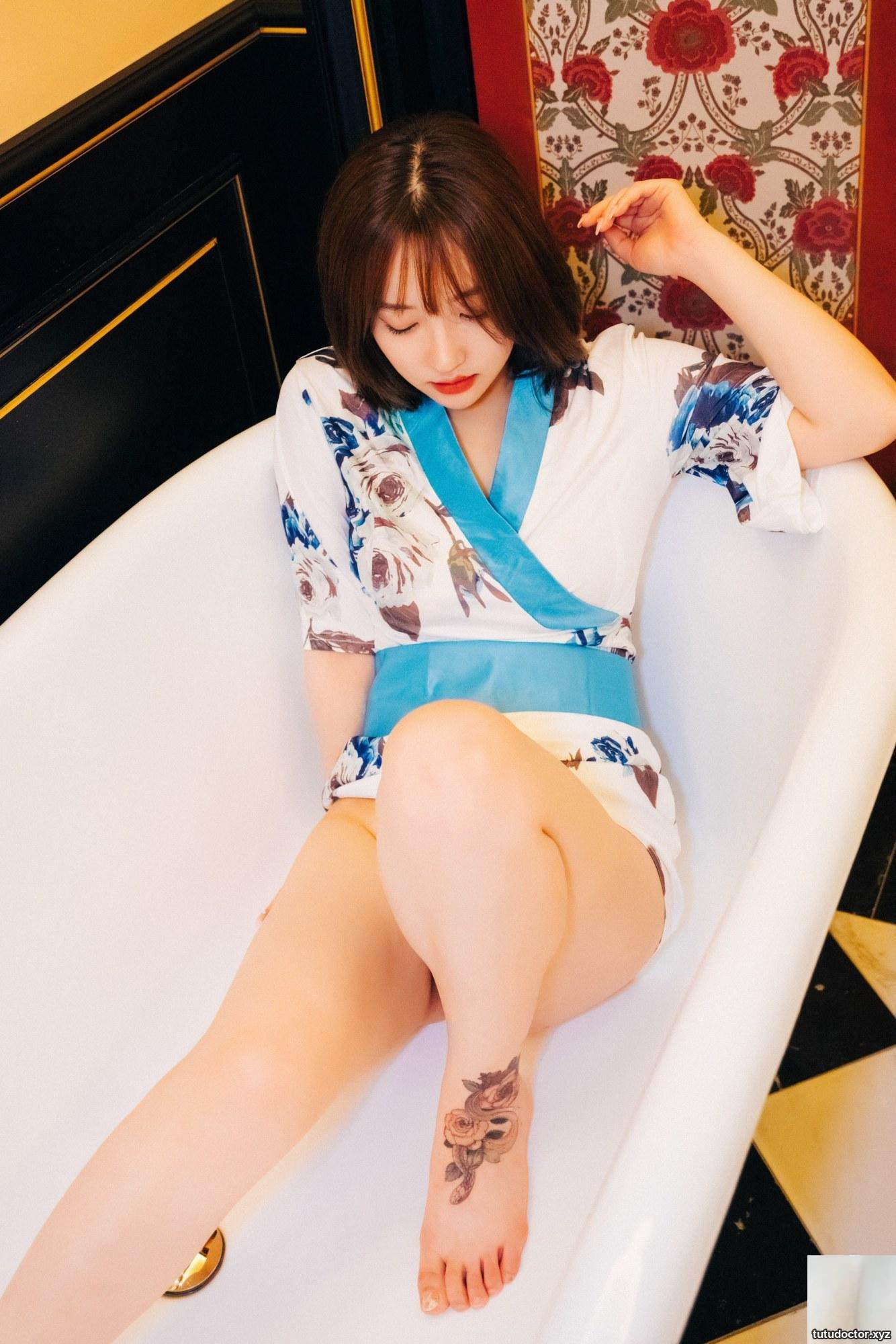 손예은(Sun Lele) Sexy Clothing Temptation The seductive deep groove · photo 2 of 87