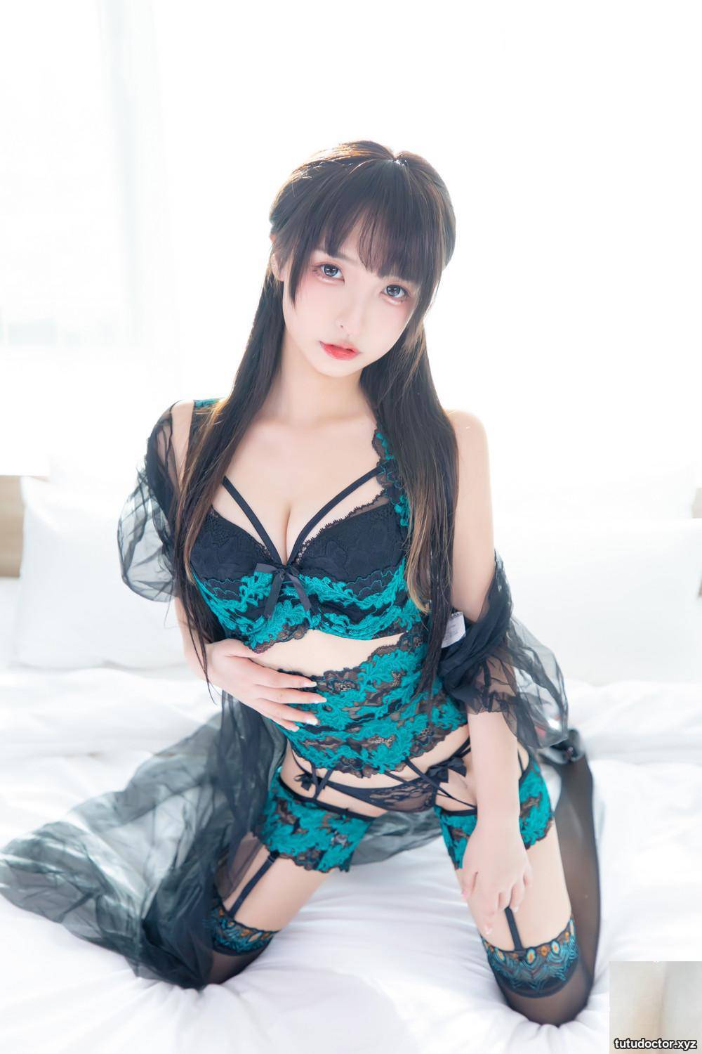 Kagakusaka Mafuyu Garter Field Tight thighs full of healing · photo 44 of 75