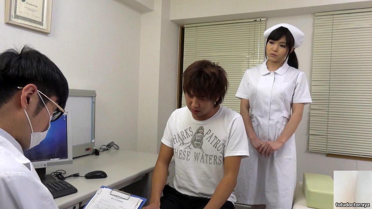 The nurse took special care of the patient with premature · photo 16 of 34
