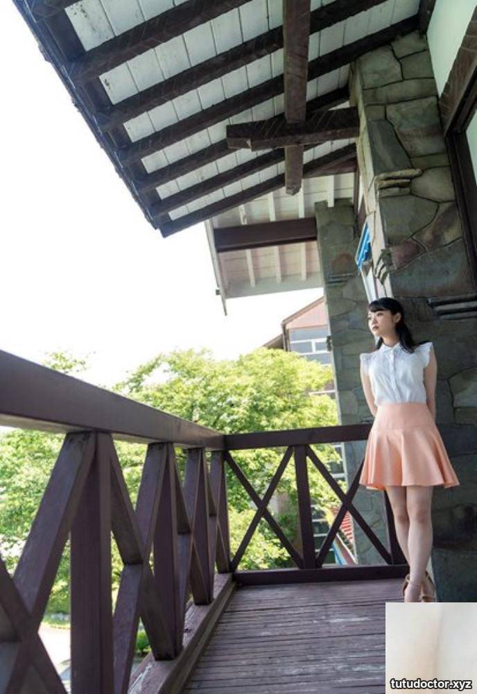 The pure and lovely Japanese girl next door’s young girl’s tender body – Emi Futaba (38P)