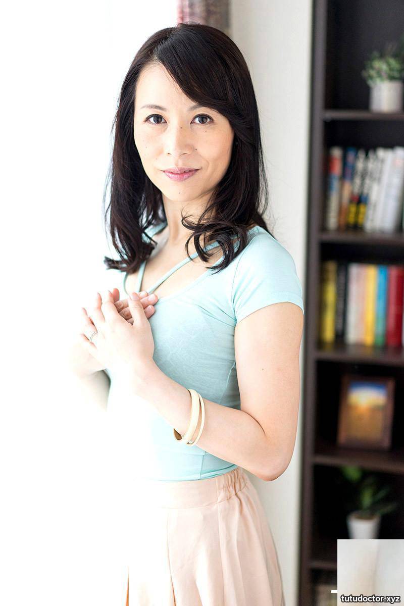 (Ayako Inoue) The temptation of whitening mature women is less and less through time (59P)