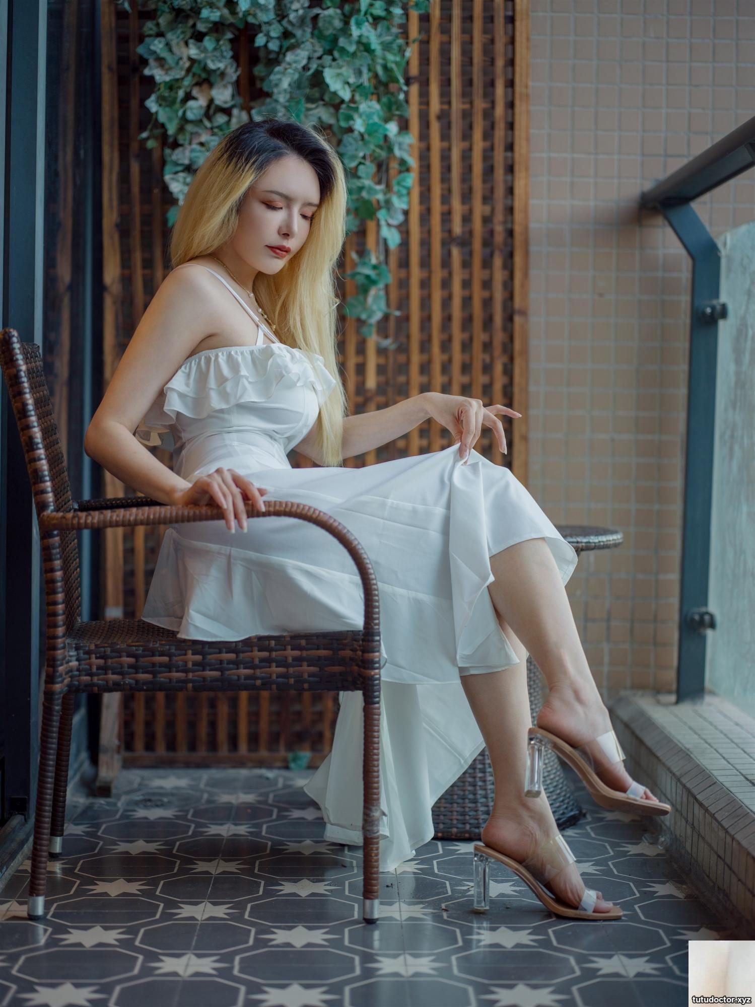 Qiuhe Corgi white dress · photo 5 of 58