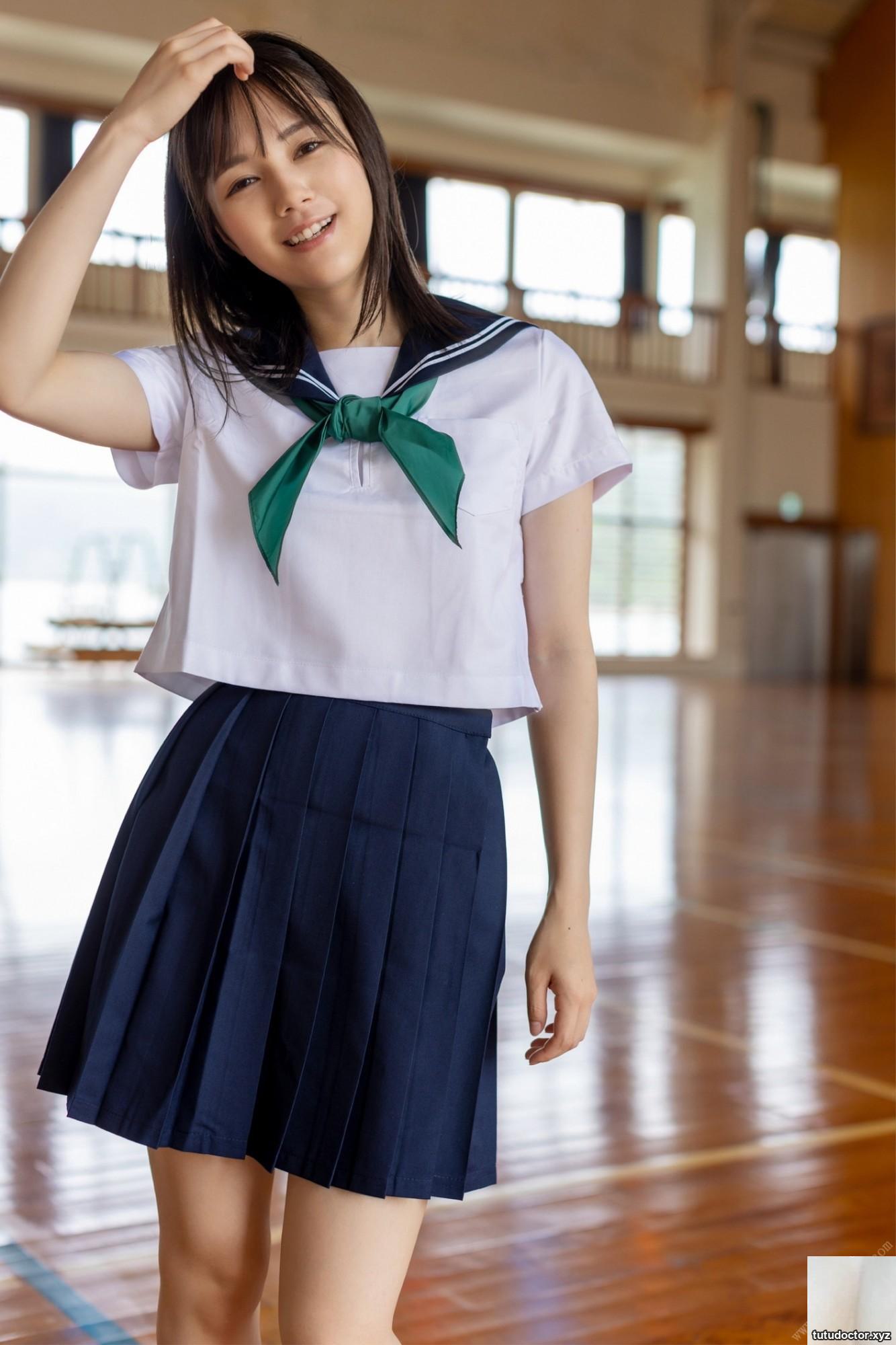 Remu Suzumori Remu Suzumori – In a transparent wo · photo 15 of 40