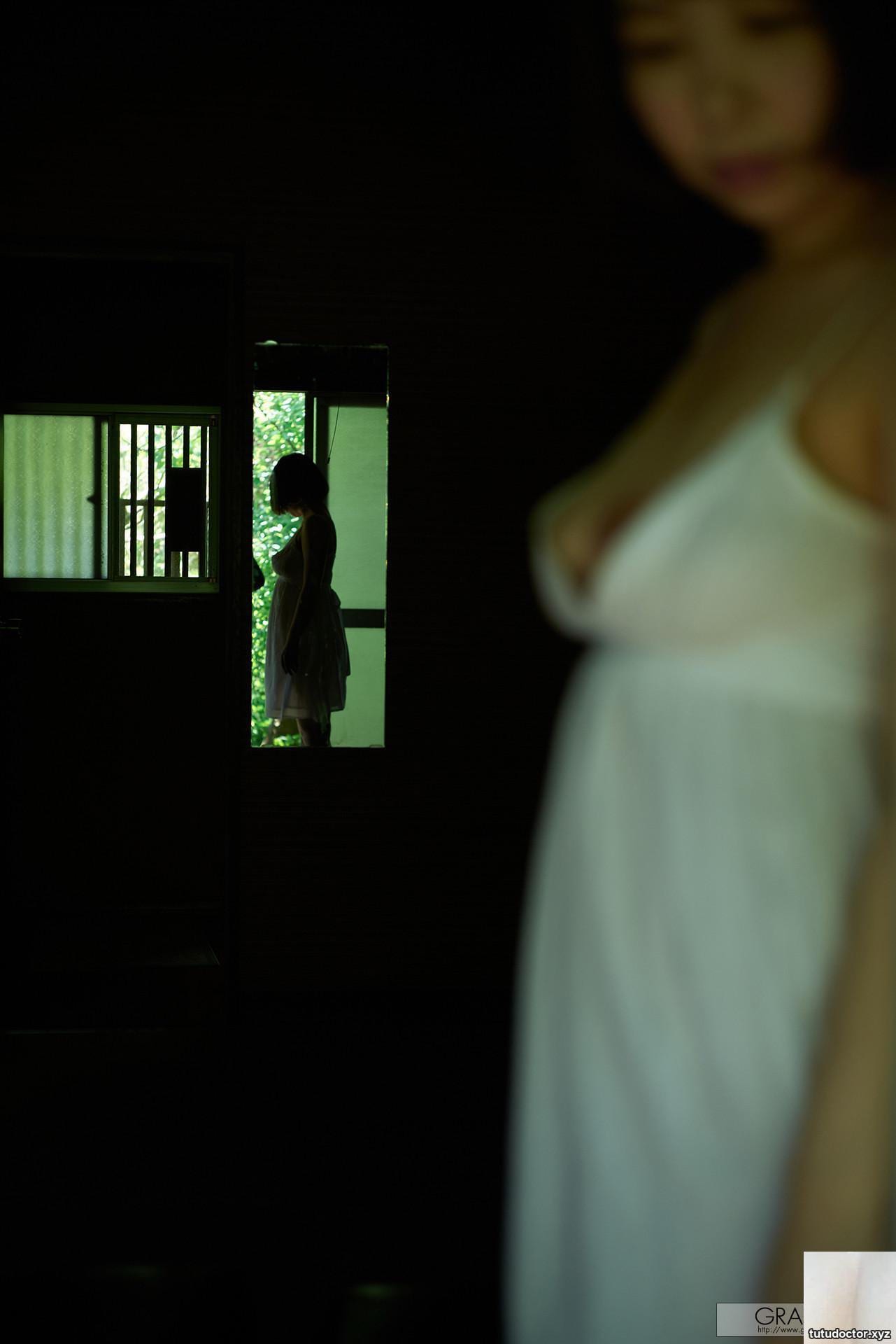 The breasts are firm and plump…the shaking is so eye-catching · photo 7 of 20