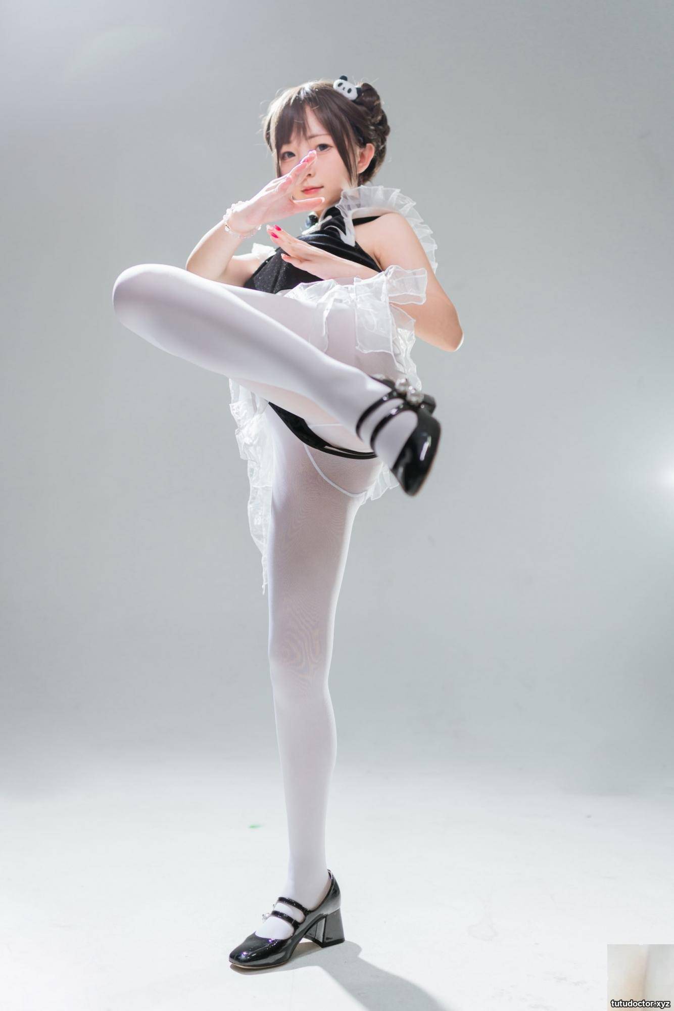 Hua Ling – Red Panda Maid · photo 10 of 86