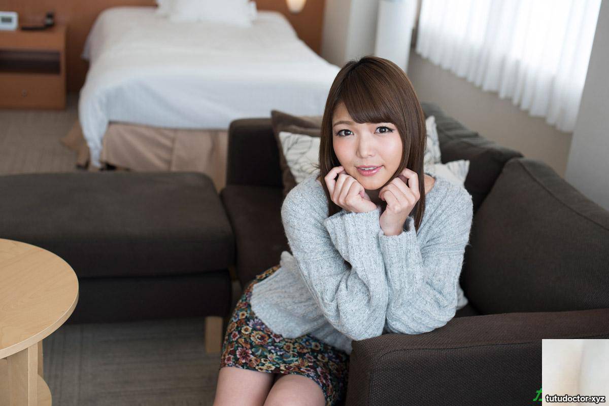 Japanese teen in over-the-knee socks Shi