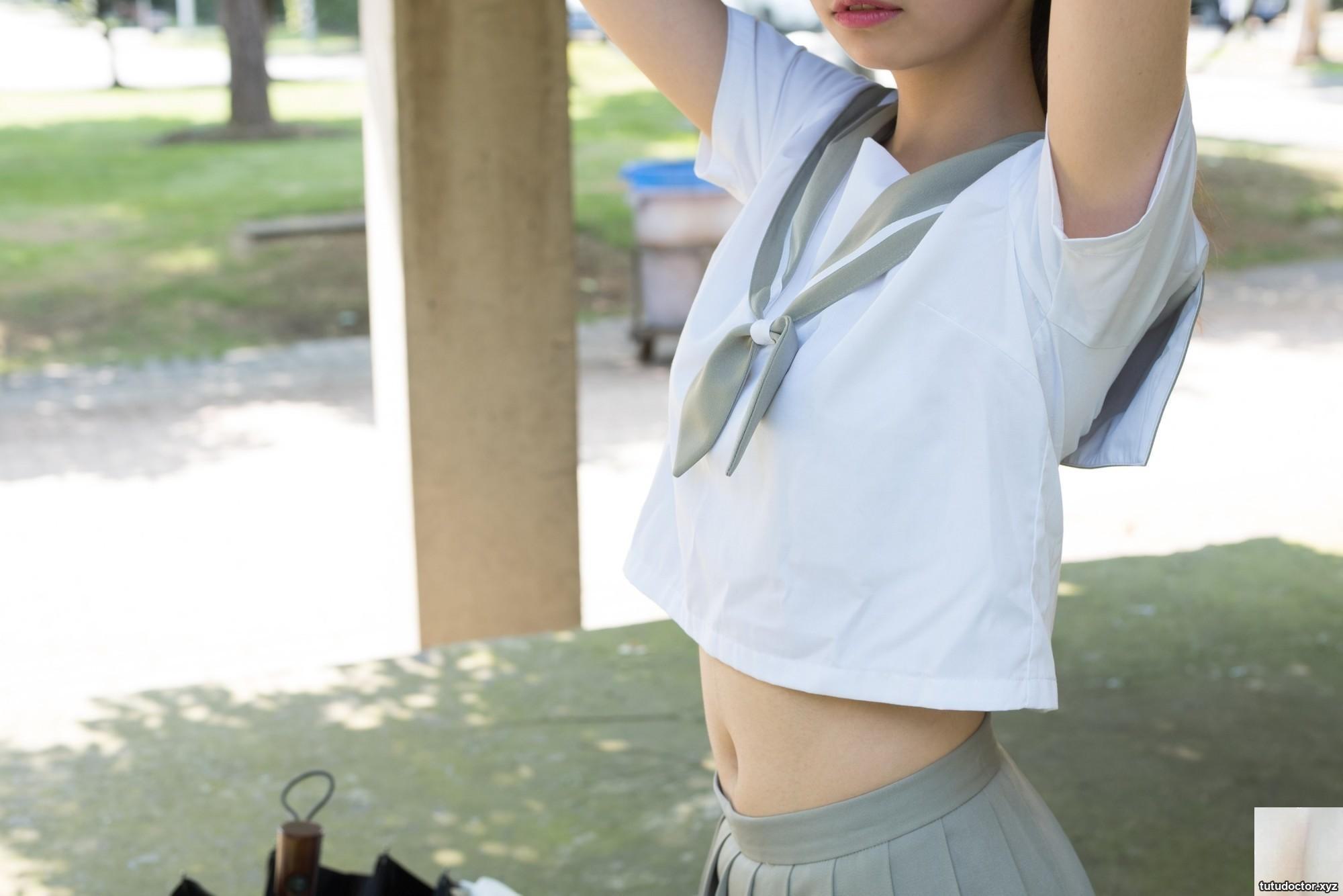Senluo Foundation Photo Short Skirt and White Silk Outdoors · photo 3 of 79