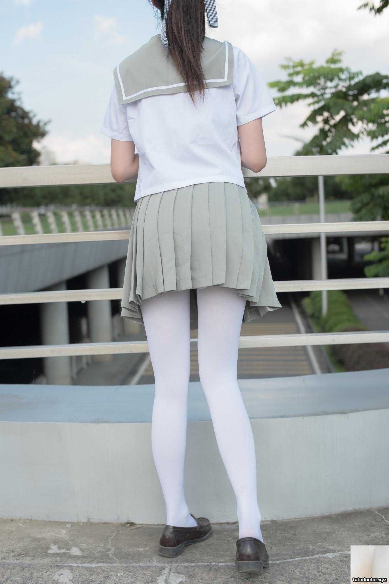 Senluo Foundation Photo Short Skirt and White Silk Outdoors · photo 52 of 79