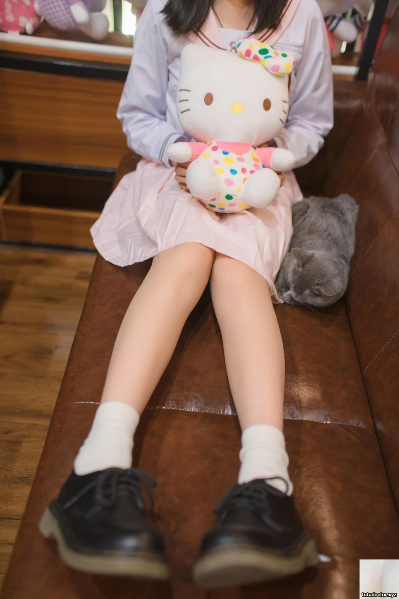 VOL.005 Japanese Beautiful Legs White Cotton Socks · photo 3 of 46
