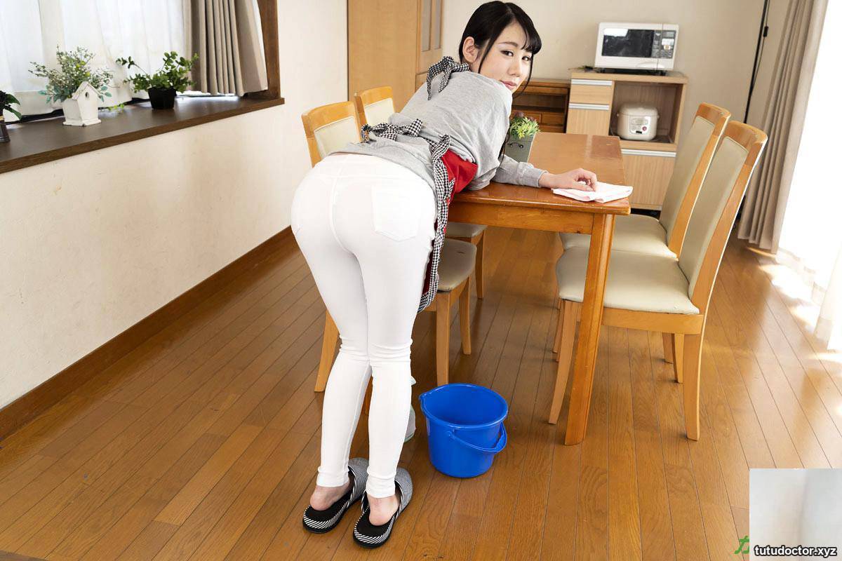 (白杞りり) Mijiri’s housekeeper helps with cleaning at home and gets fucked by her father-in-law (23P)