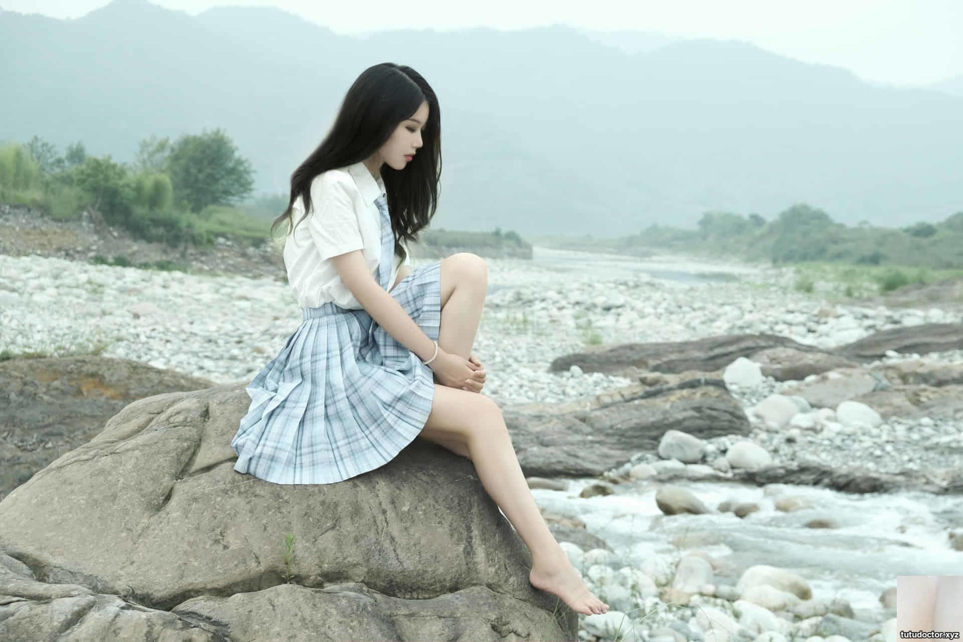 eloise soft – gentle girl by the river · photo 29 of 57