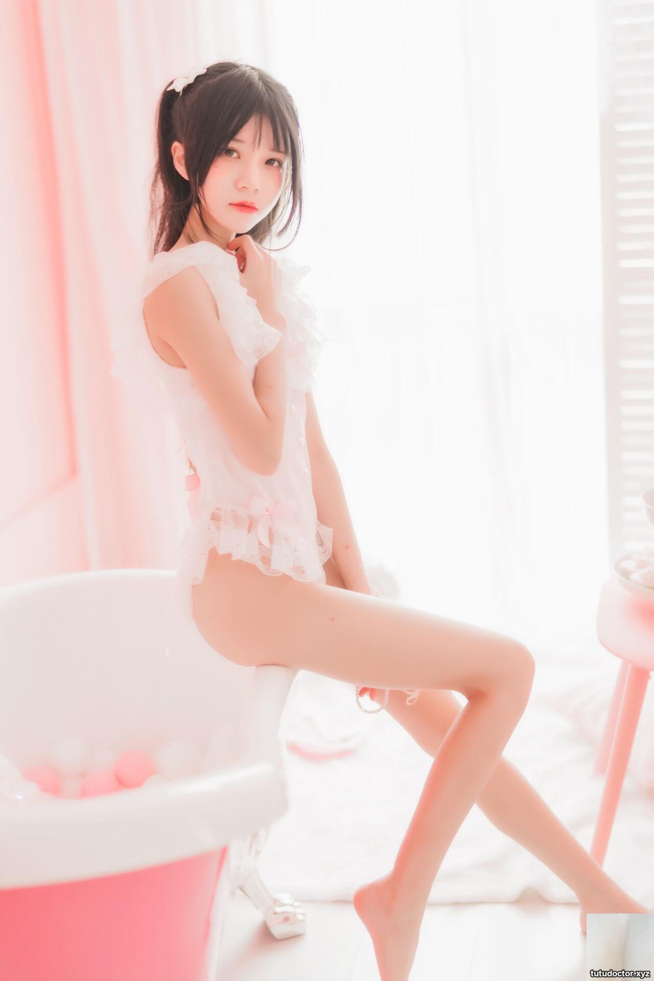 Sakura Tao Meow – Pink Bathtub (Hibernation) · photo 46 of 57