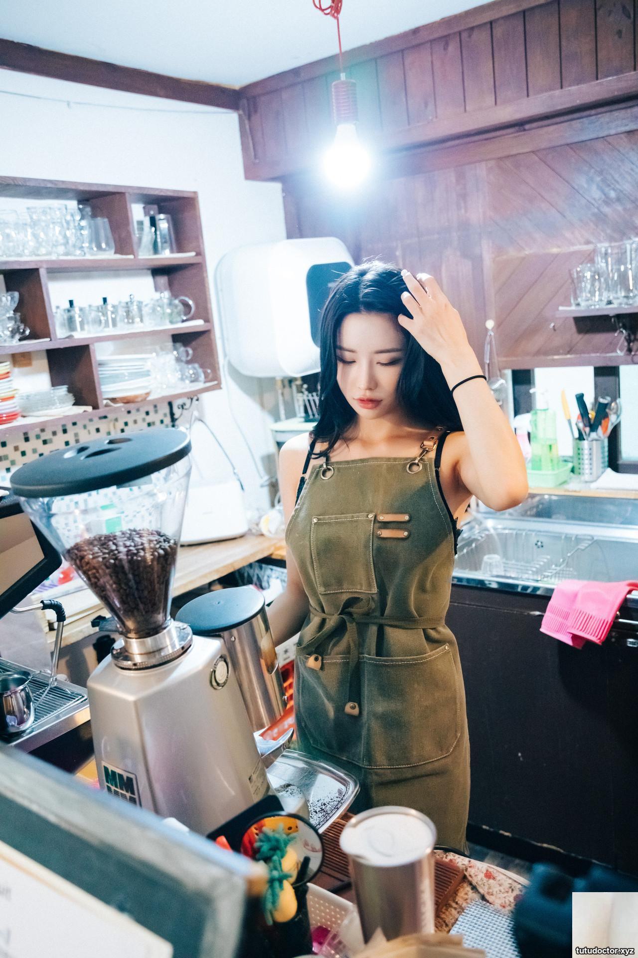 YeonYu 연유, (Loozy) First play (+S.Ver) S · photo 2 of 53