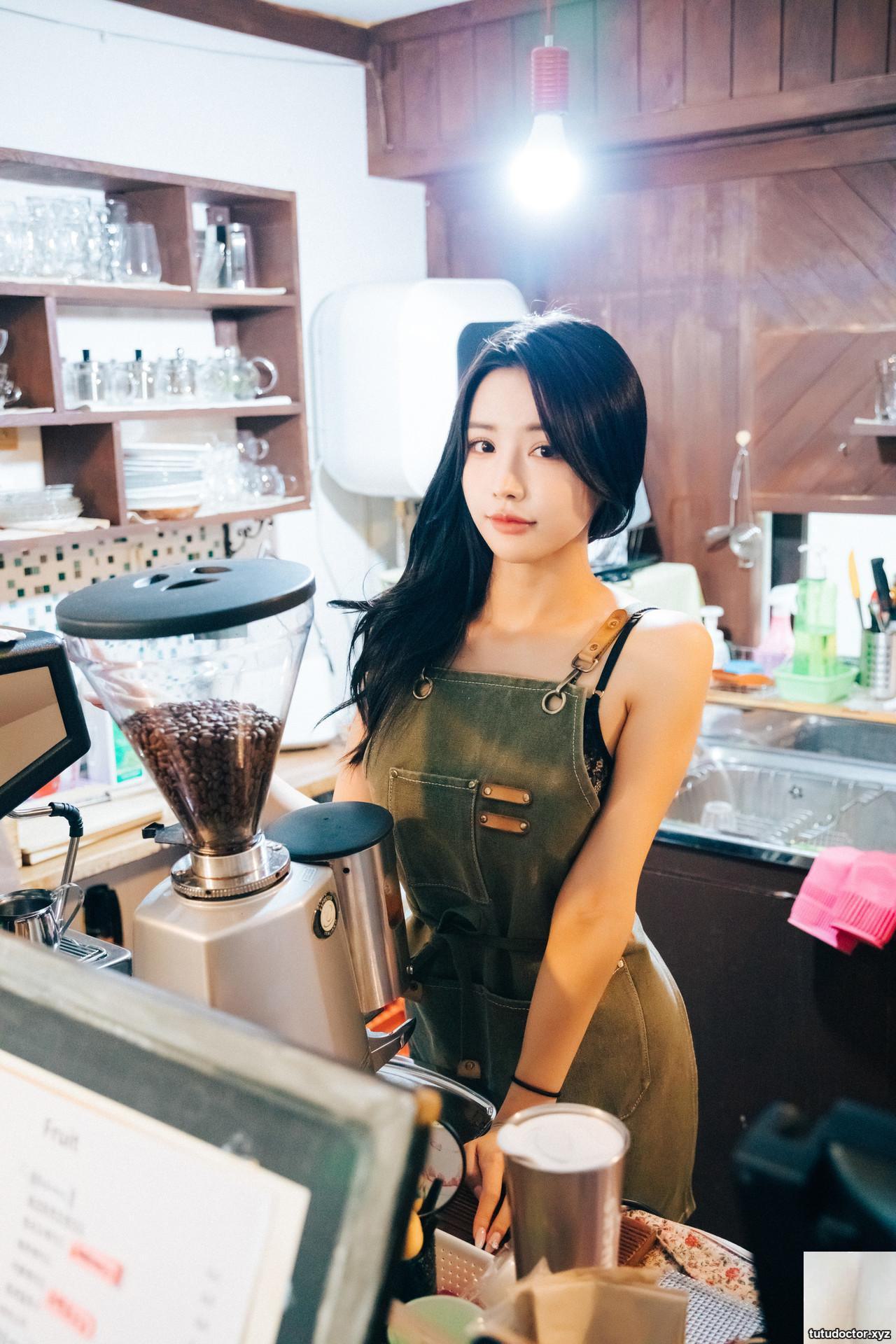 YeonYu 연유, (Loozy) First play (+S.Ver) S · photo 7 of 53