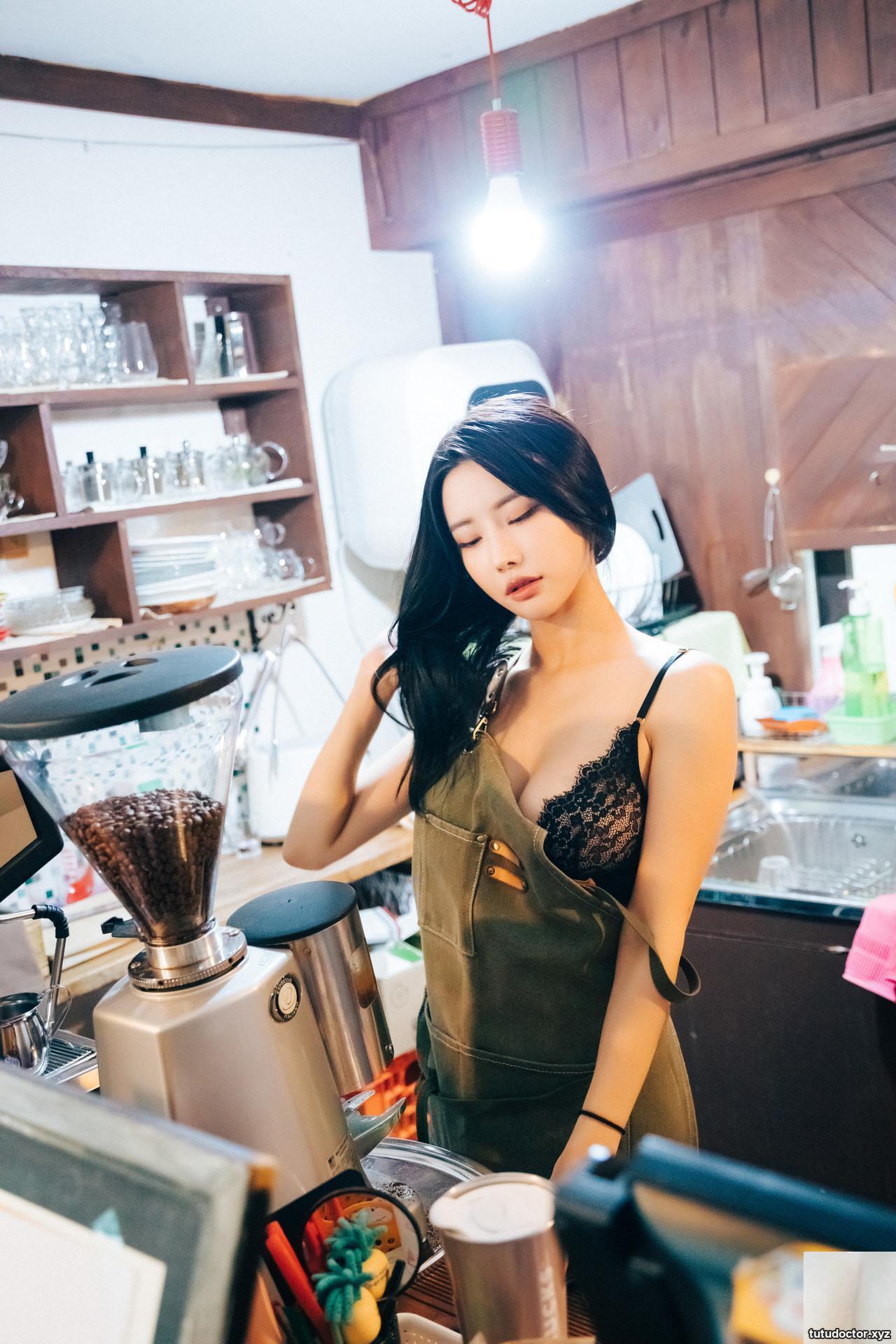 YeonYu 연유, (Loozy) First play (+S.Ver) S · photo 8 of 53