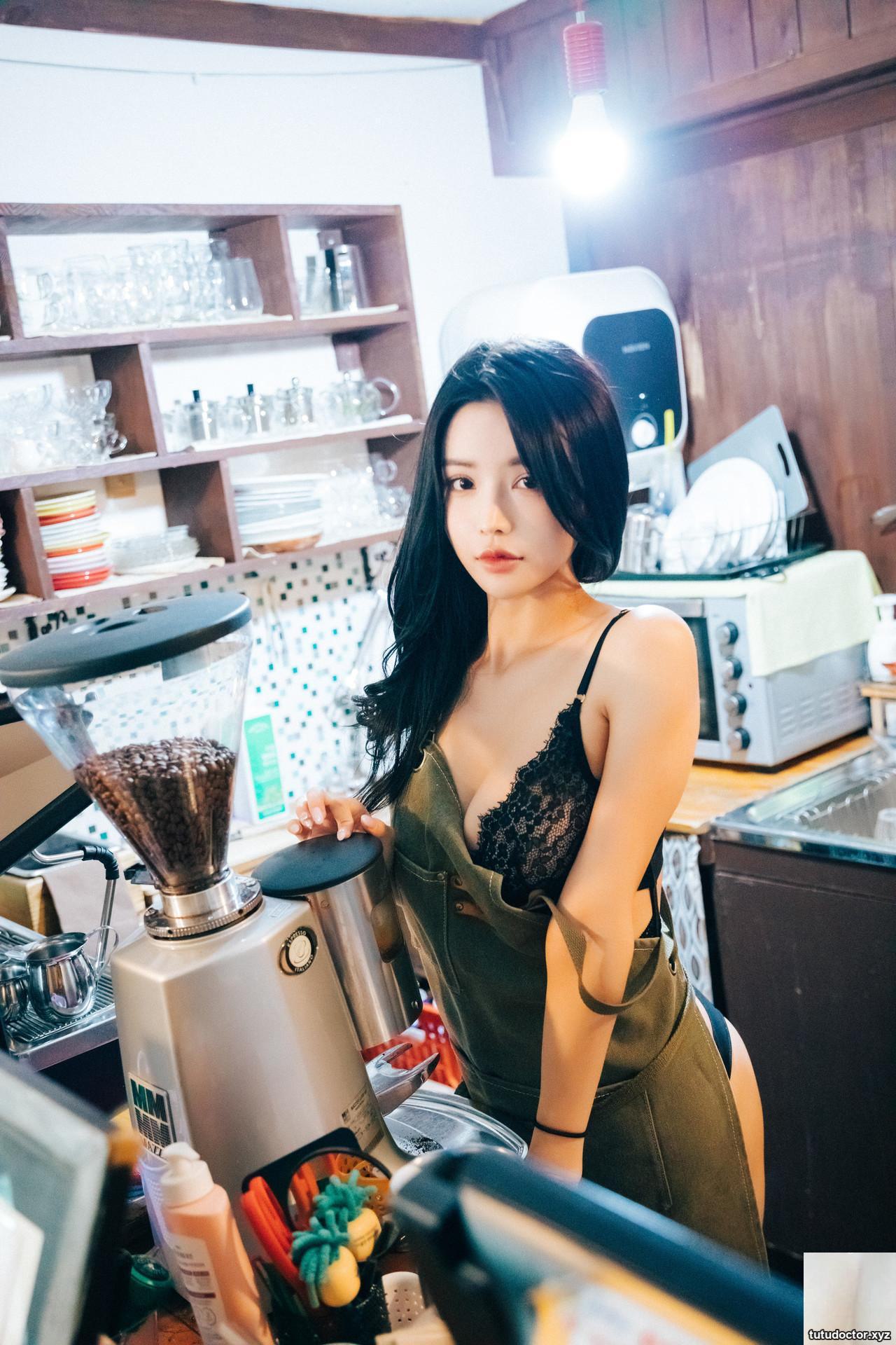 YeonYu 연유, (Loozy) First play (+S.Ver) S · photo 9 of 53