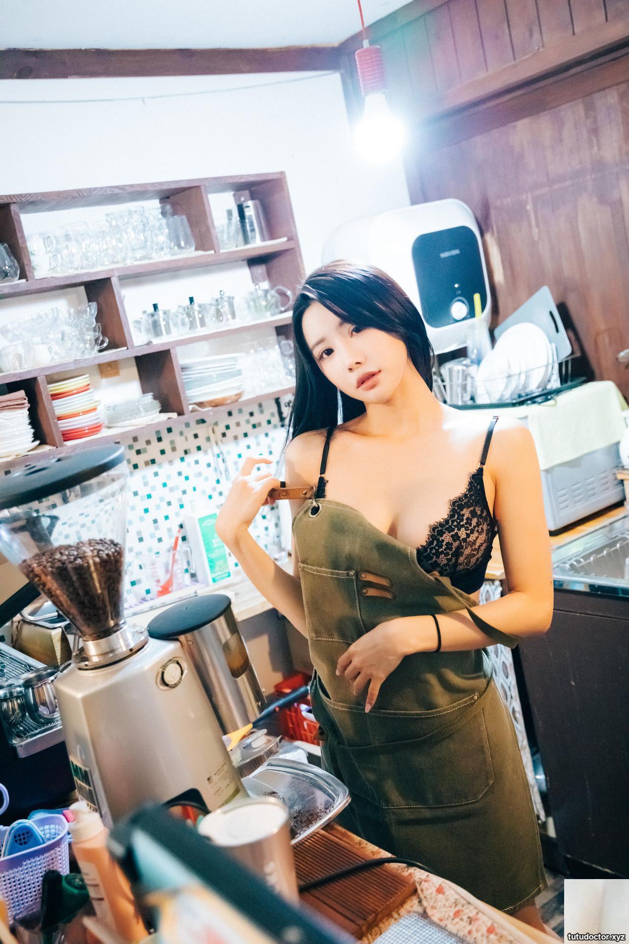 YeonYu 연유, (Loozy) First play (+S.Ver) S · photo 10 of 53