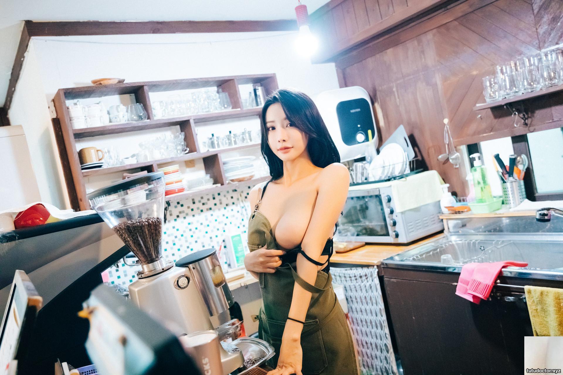 YeonYu 연유, (Loozy) First play (+S.Ver) S · photo 14 of 53