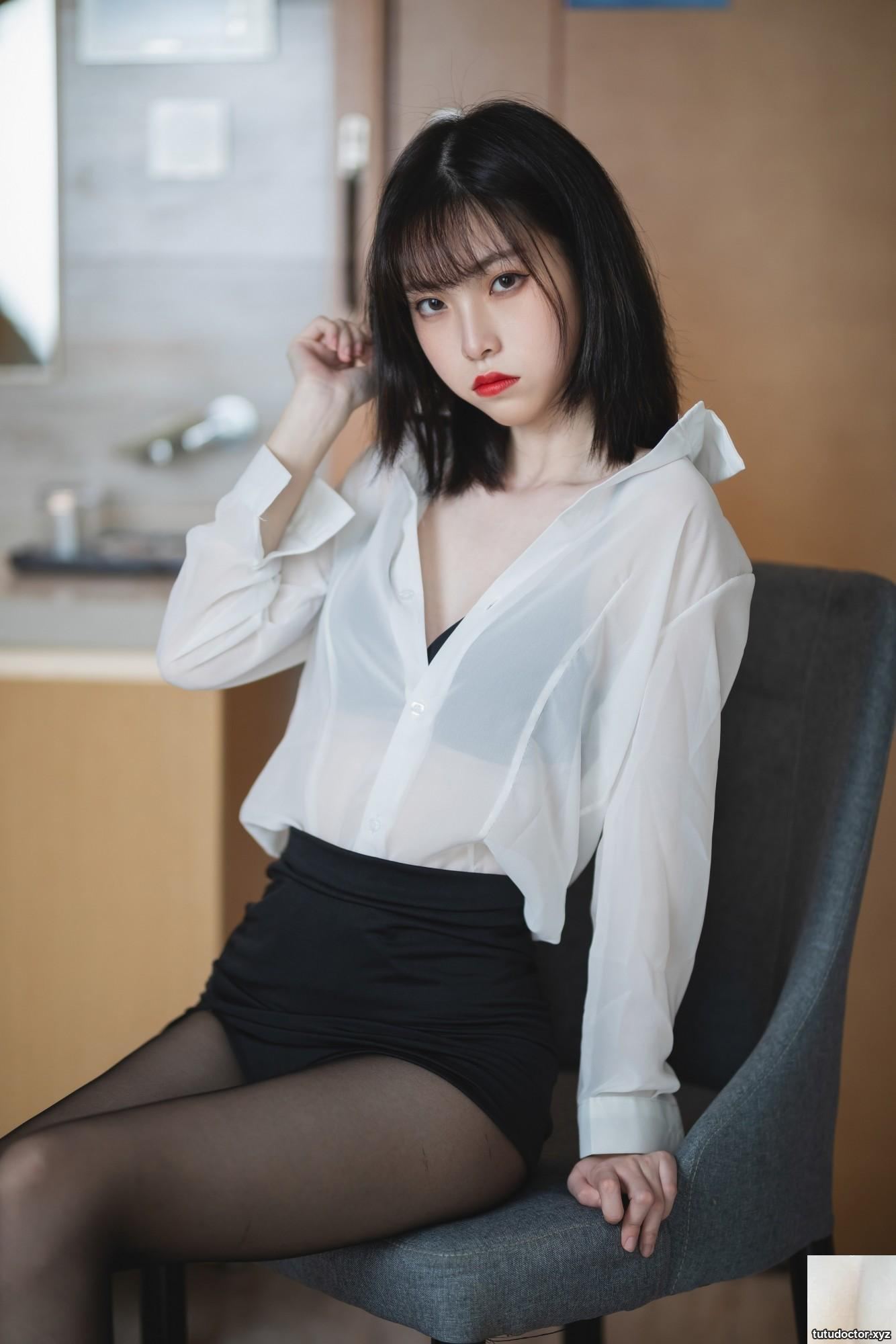Xu Lans private collection of black underwear in LANs Black Silk · photo 22 of 41