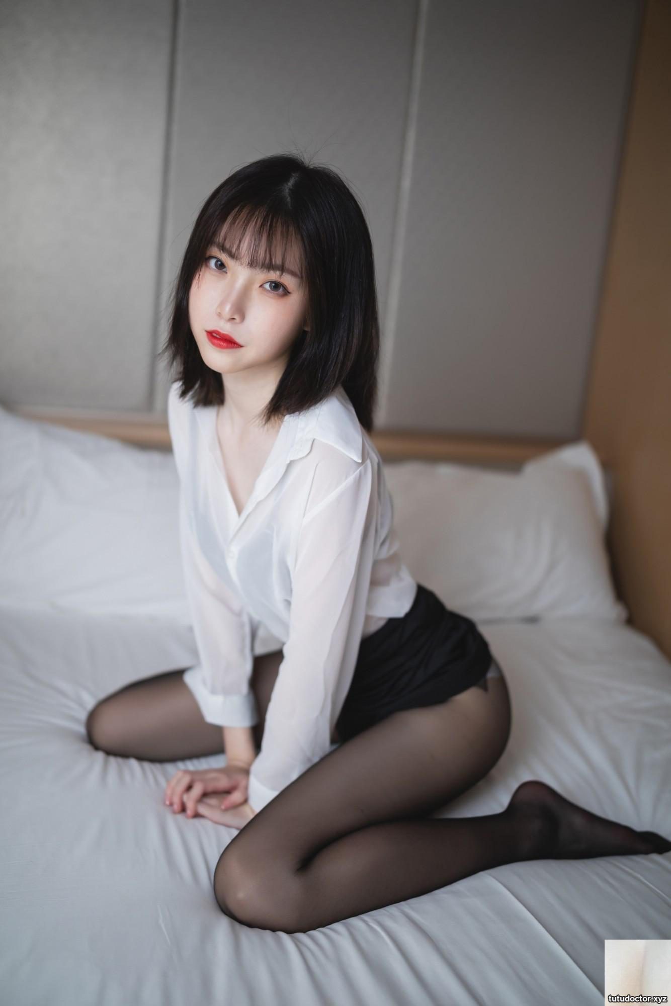 Xu Lans private collection of black underwear in LANs Black Silk · photo 30 of 41
