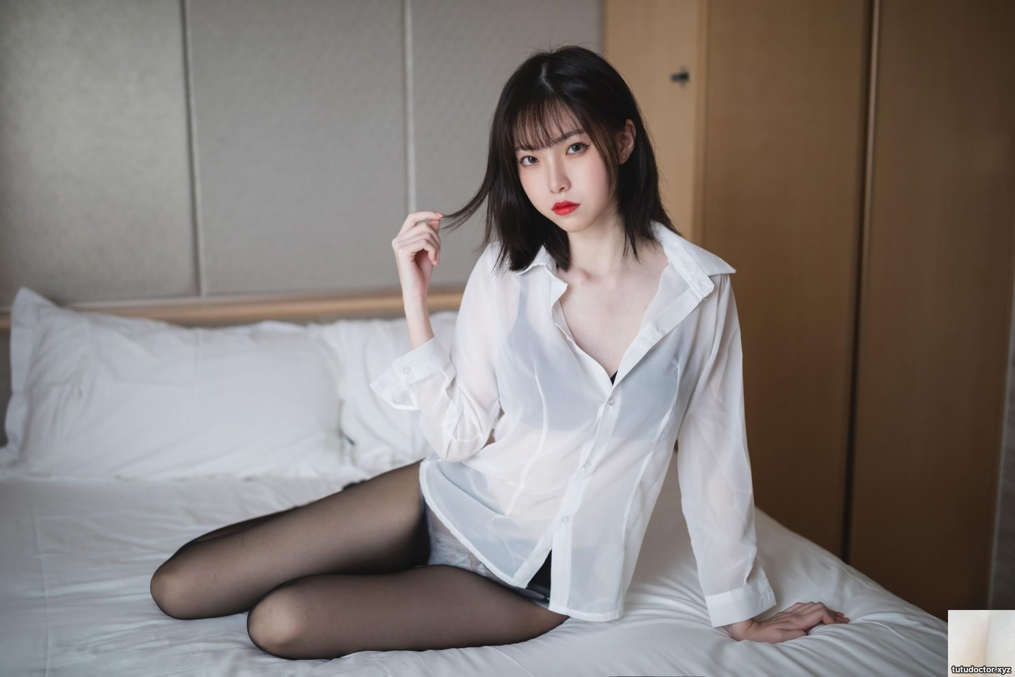 Xu Lans private collection of black underwear in LANs Black Silk · photo 31 of 41