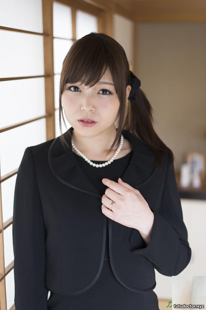 Asian sweetie Shino Aoi rides stiff pric