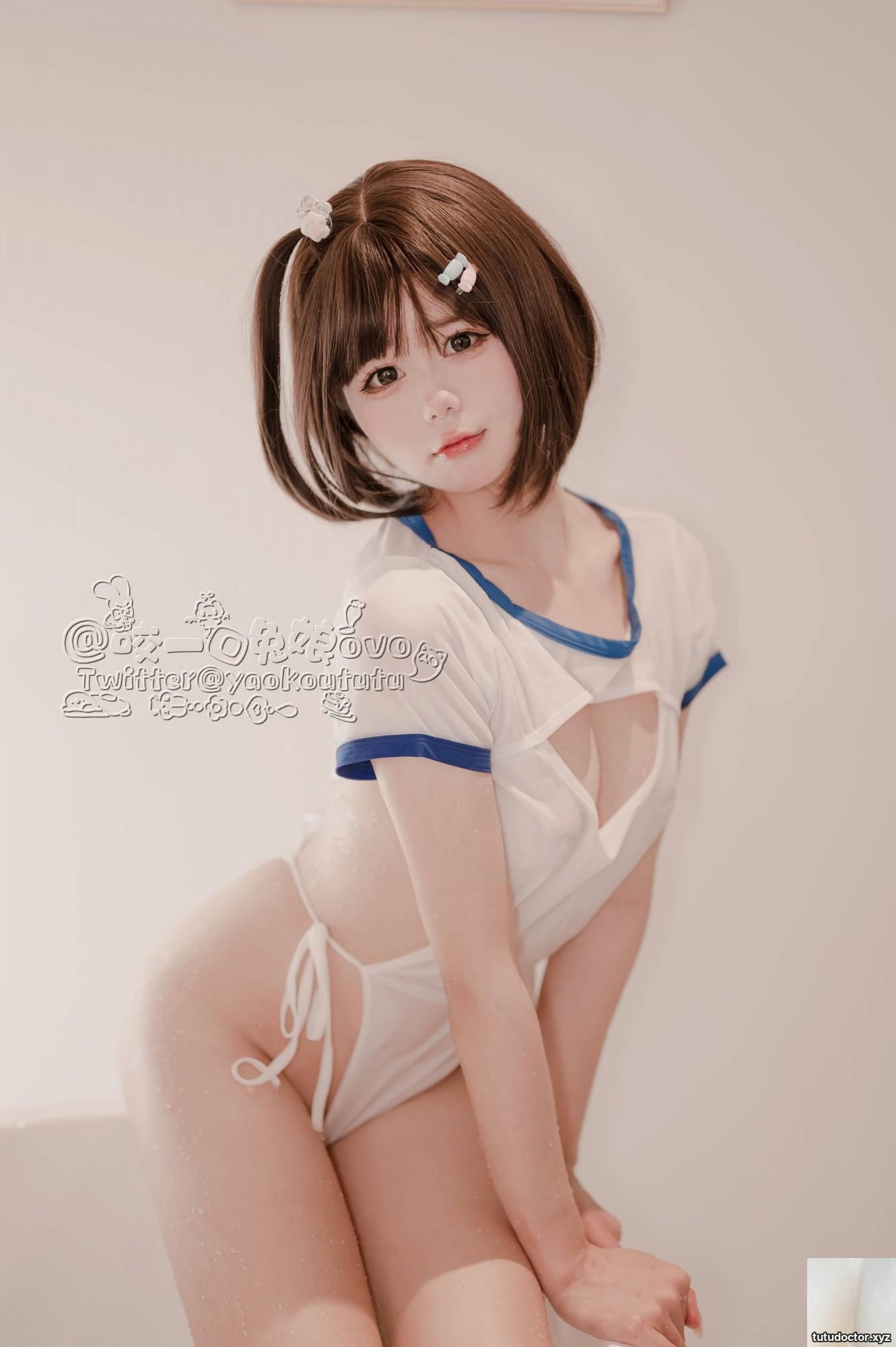 Welfare girl takes a bite of rabbit girl Pure White Desire Tank · photo 45 of 58