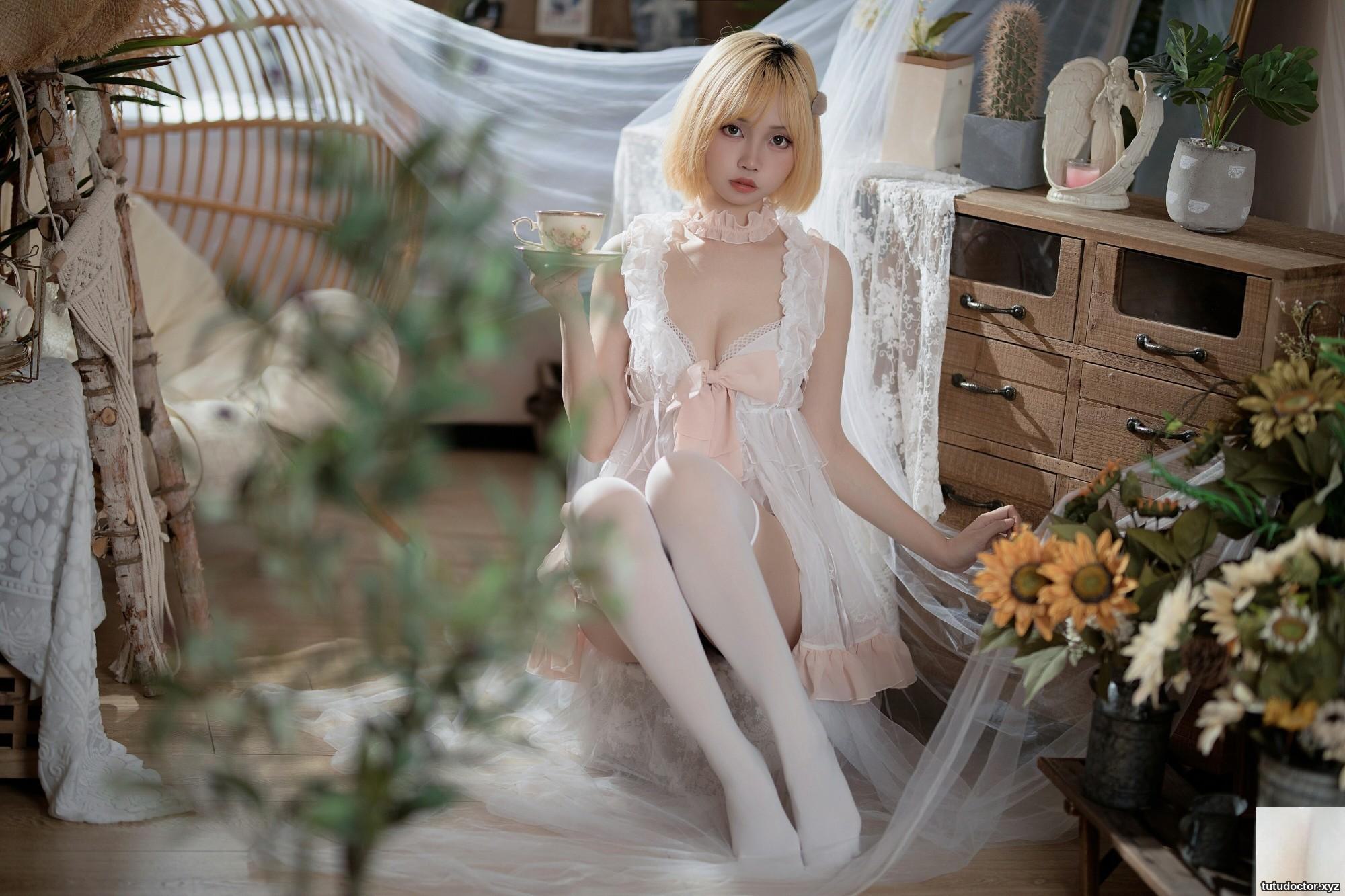 Welfare girl Luosang w Yizis Warm Winter Diary VIP exclusive · photo 25 of 32