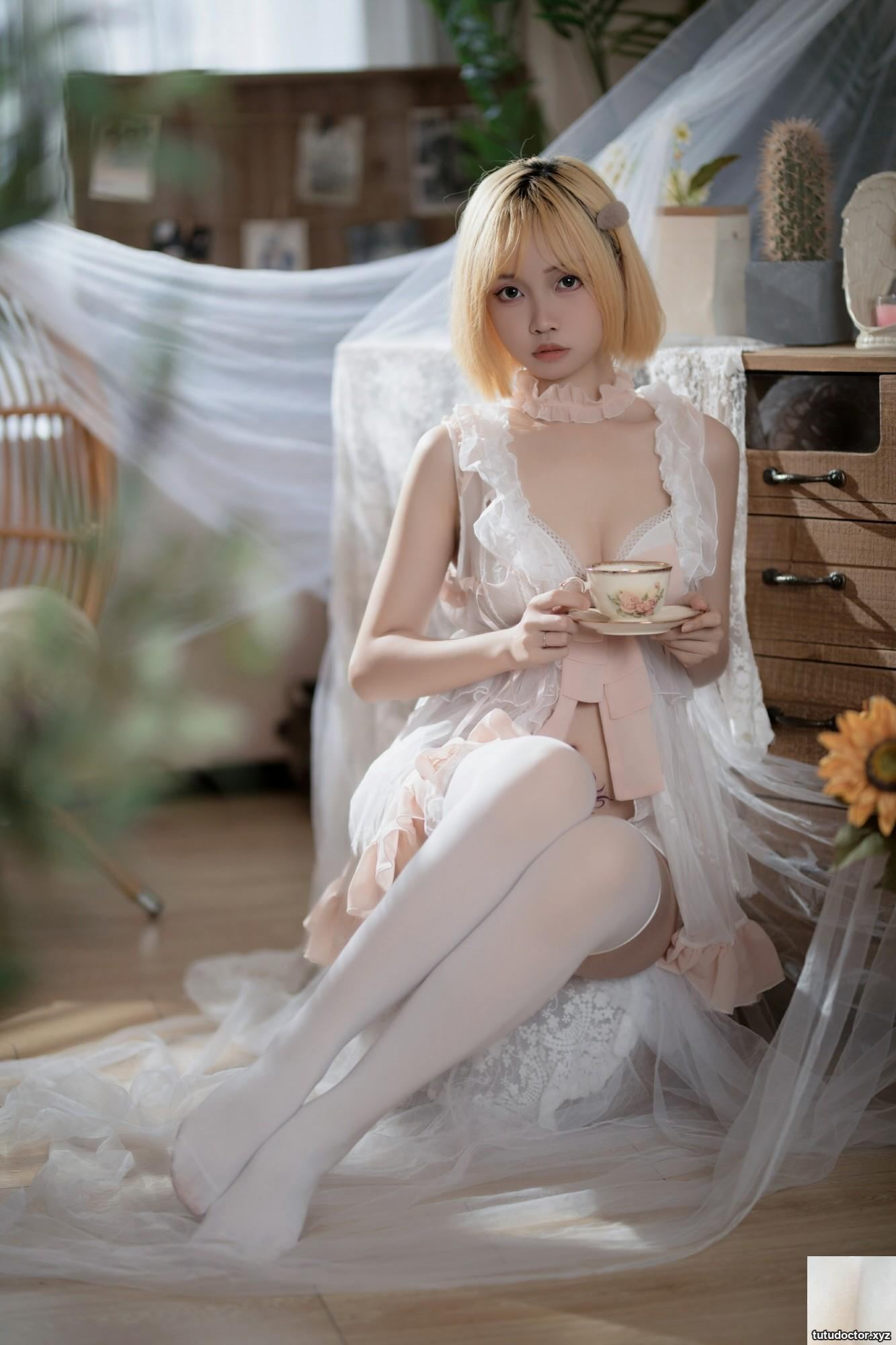 Welfare girl Luosang w Yizis Warm Winter Diary VIP exclusive · photo 26 of 32