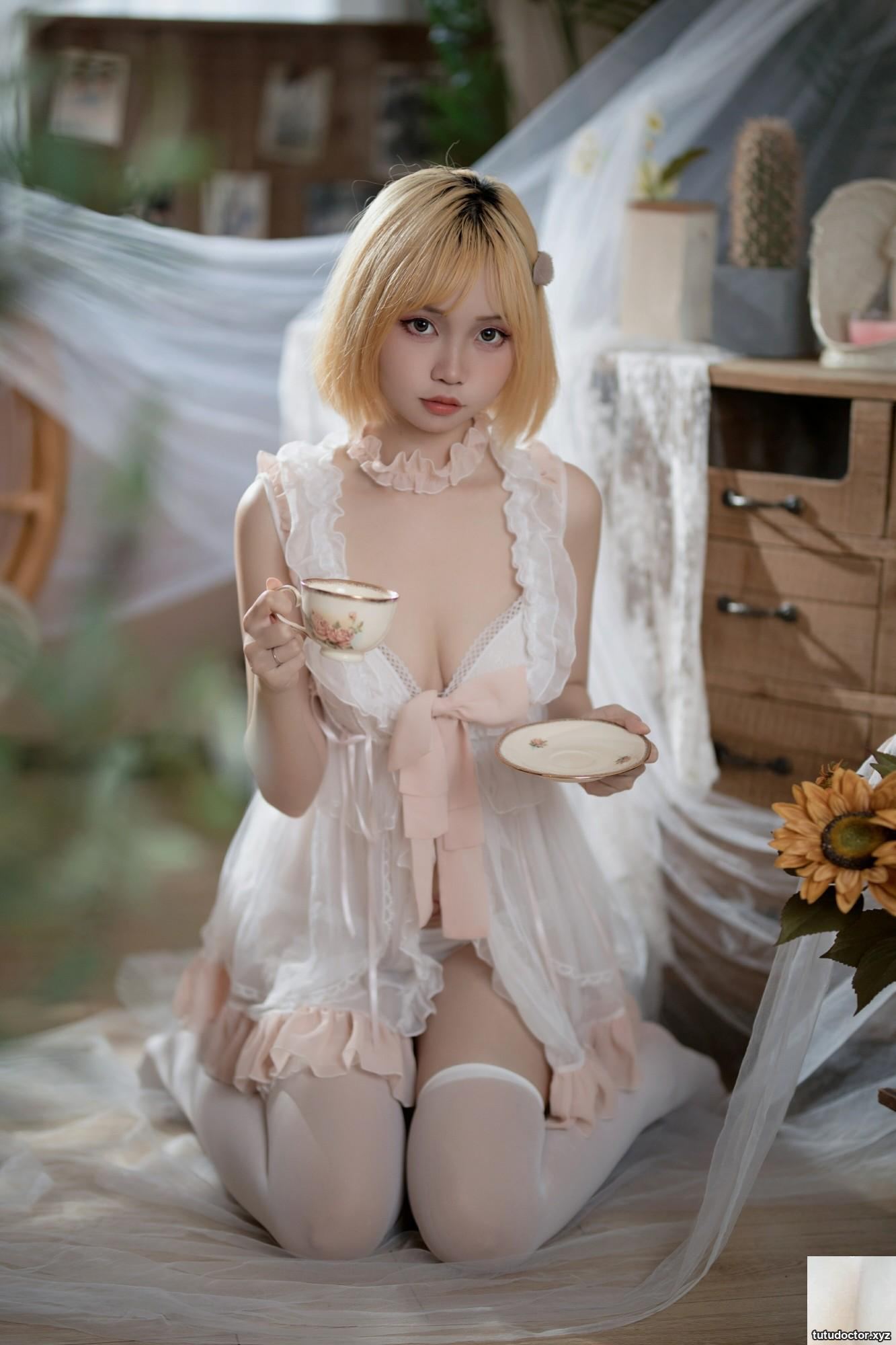 Welfare girl Luosang w Yizis Warm Winter Diary VIP exclusive · photo 27 of 32