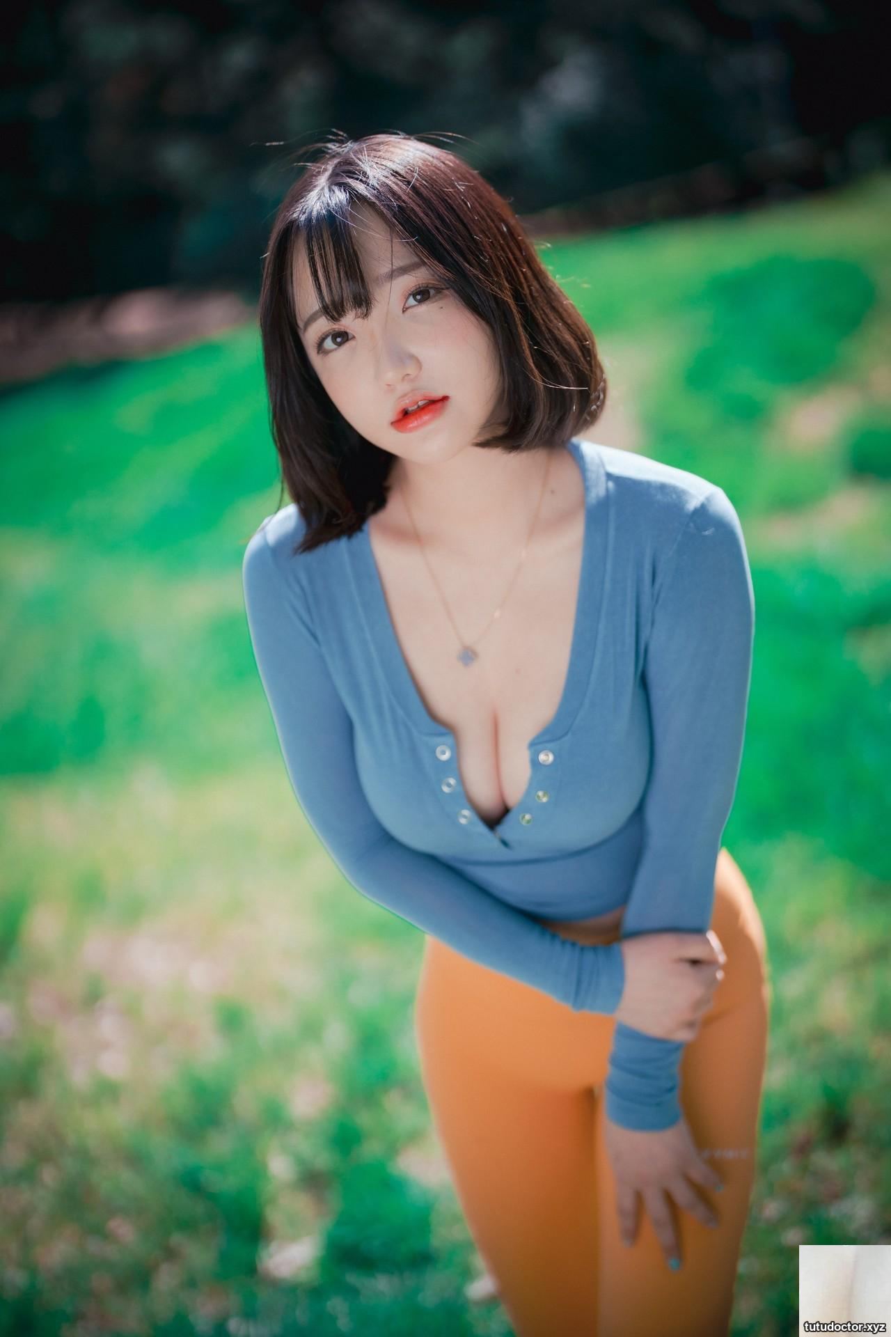 Son Yeeun 손예은, (DJAWA) Naughty Trekking · photo 5 of 67