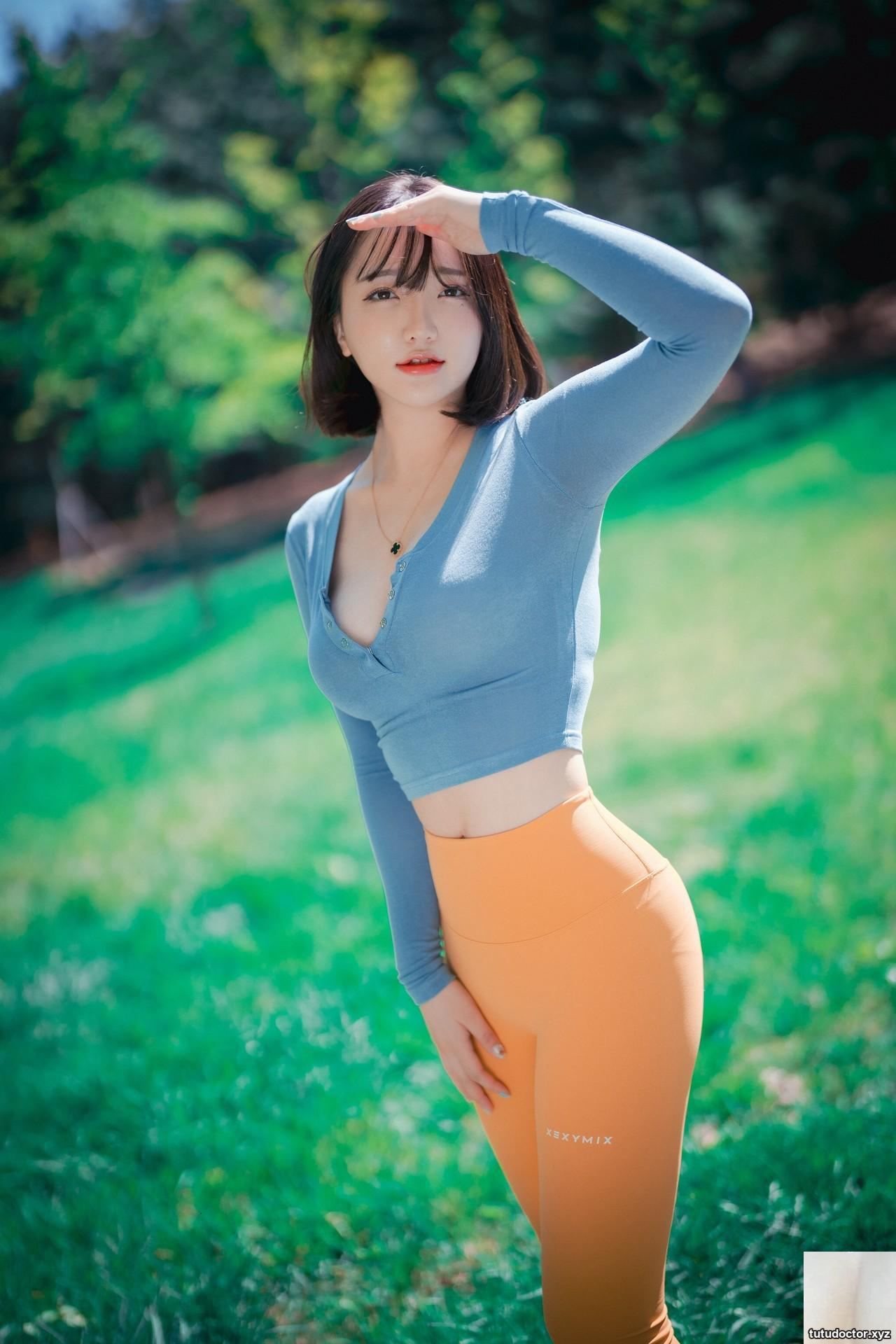 Son Yeeun 손예은, (DJAWA) Naughty Trekking · photo 7 of 67