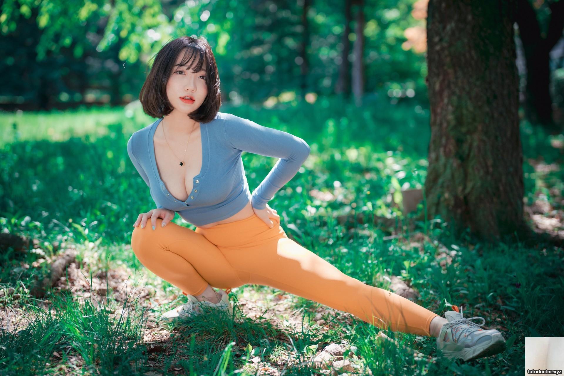 Son Yeeun 손예은, (DJAWA) Naughty Trekking · photo 49 of 67