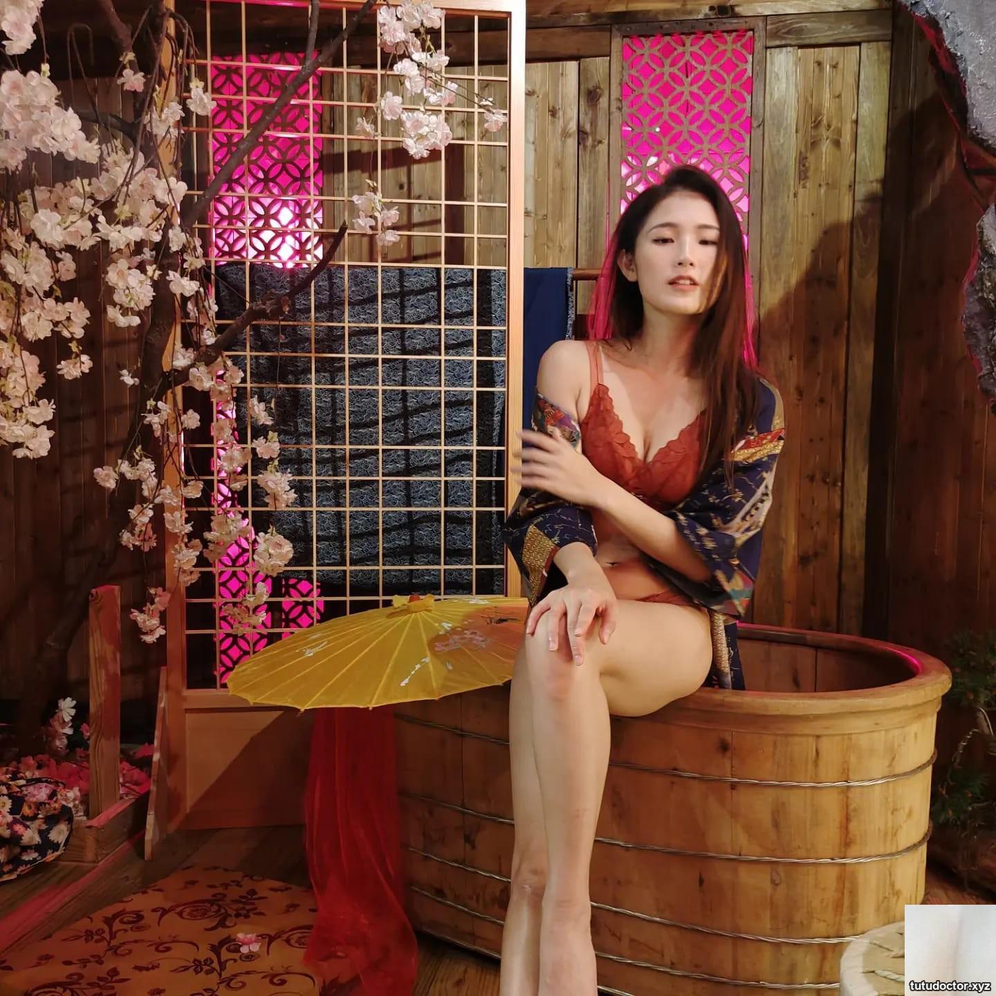 Taiwanese girl with beautiful legs-Hua Qiaojuan, a temperamental · photo 29 of 86