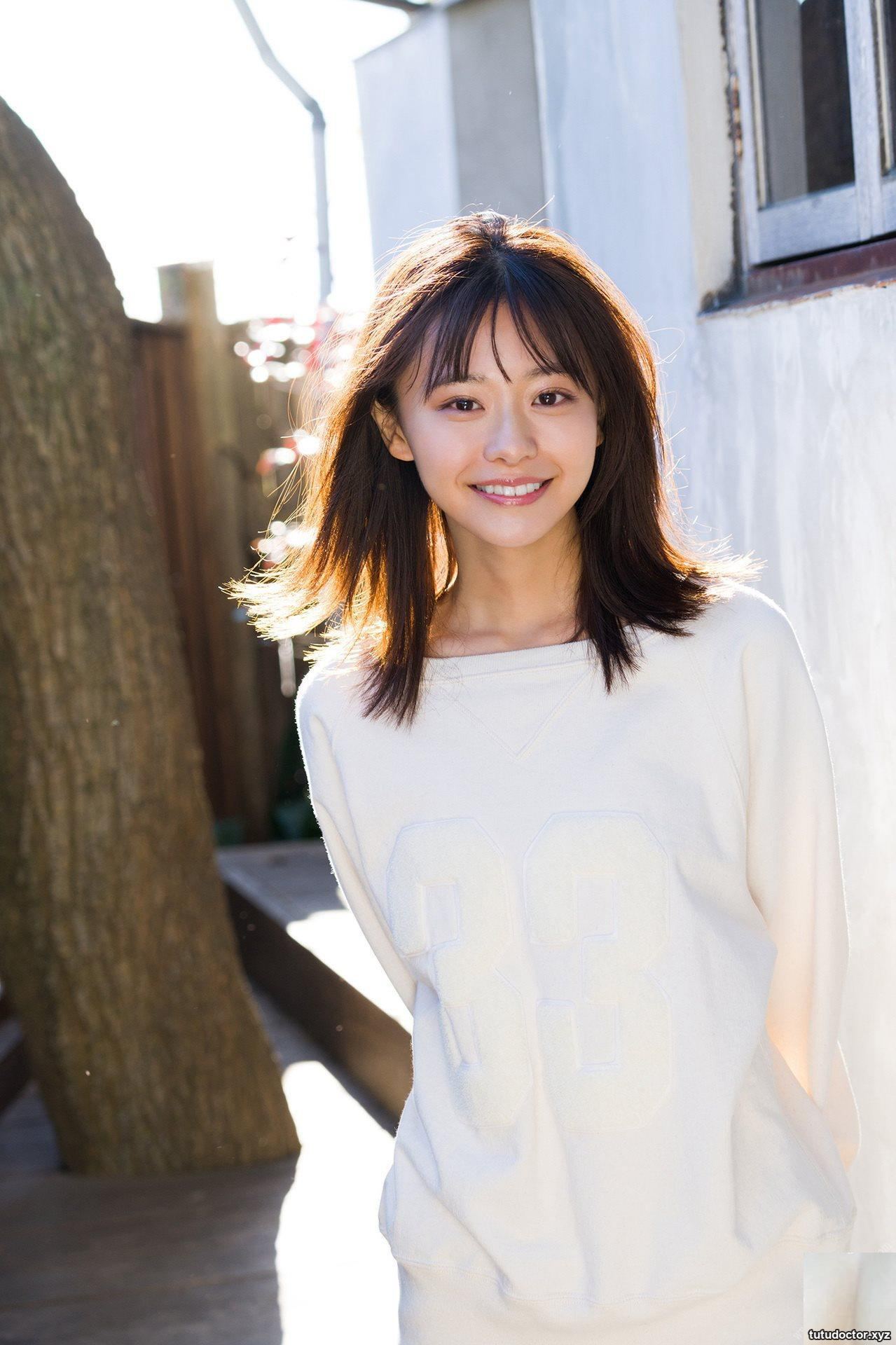 Yui Asakura 淺倉唯 Whos Hot Written Engraving · photo 2 of 58