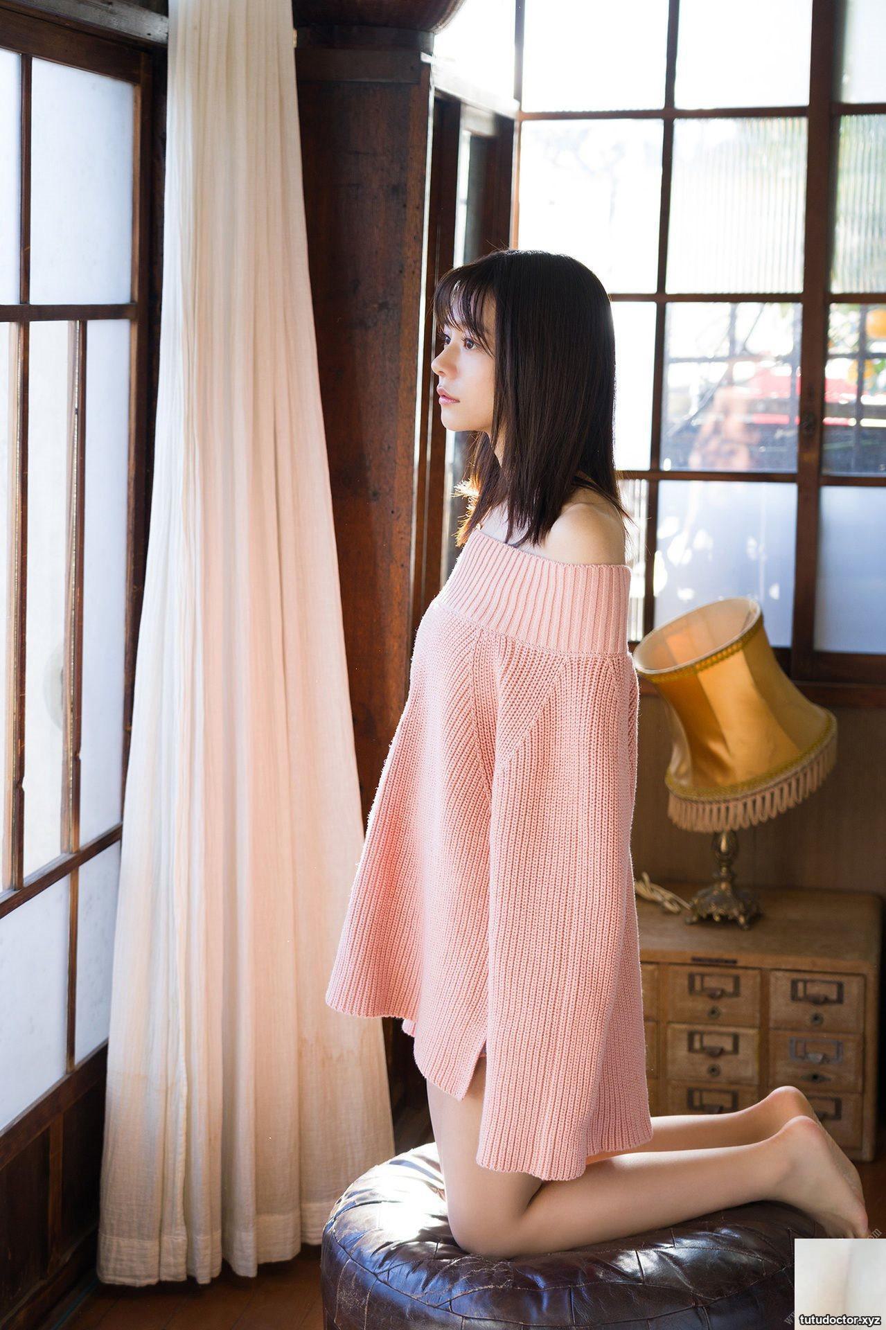 Yui Asakura 淺倉唯 Whos Hot Written Engraving · photo 16 of 58