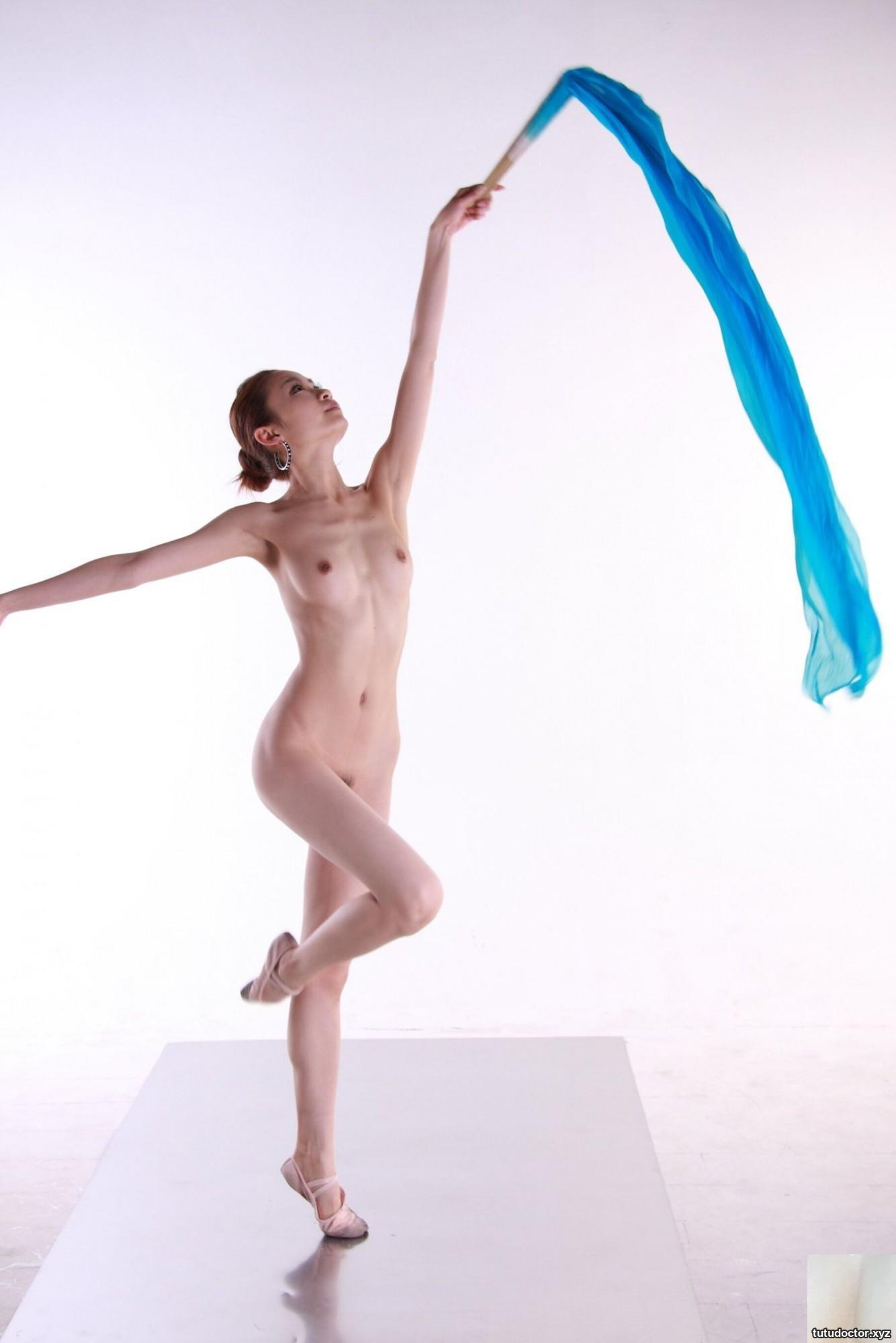 This is the right way for beautiful women to dance · photo 62 of 69