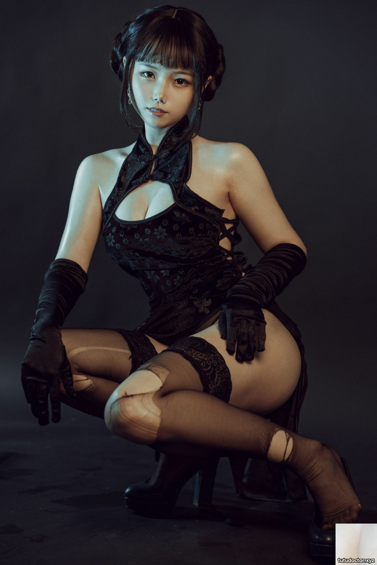 Qiyue Miaozi – black cheongsam (32P)