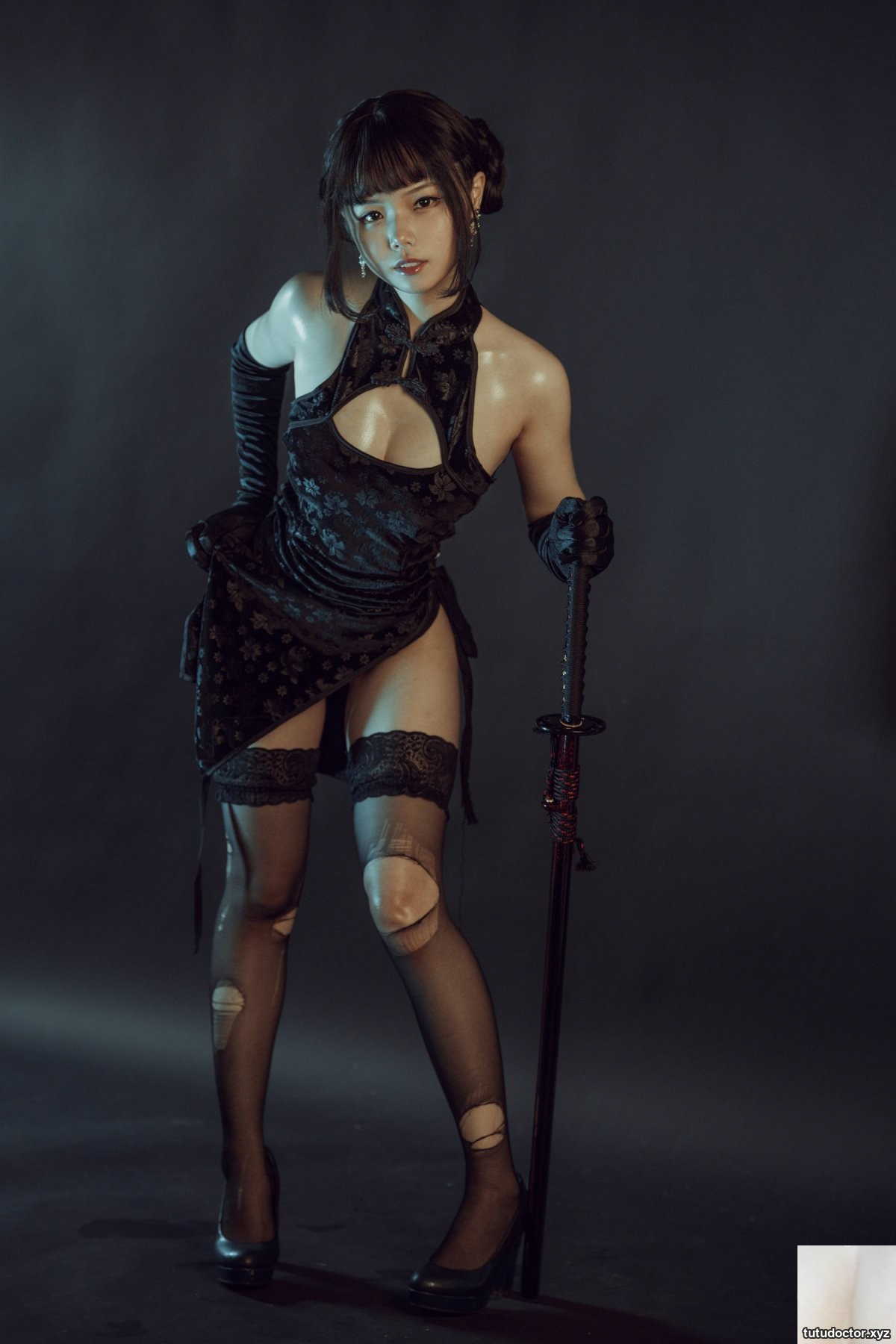 Qiyue Miaozi – black cheongsam · photo 8 of 32