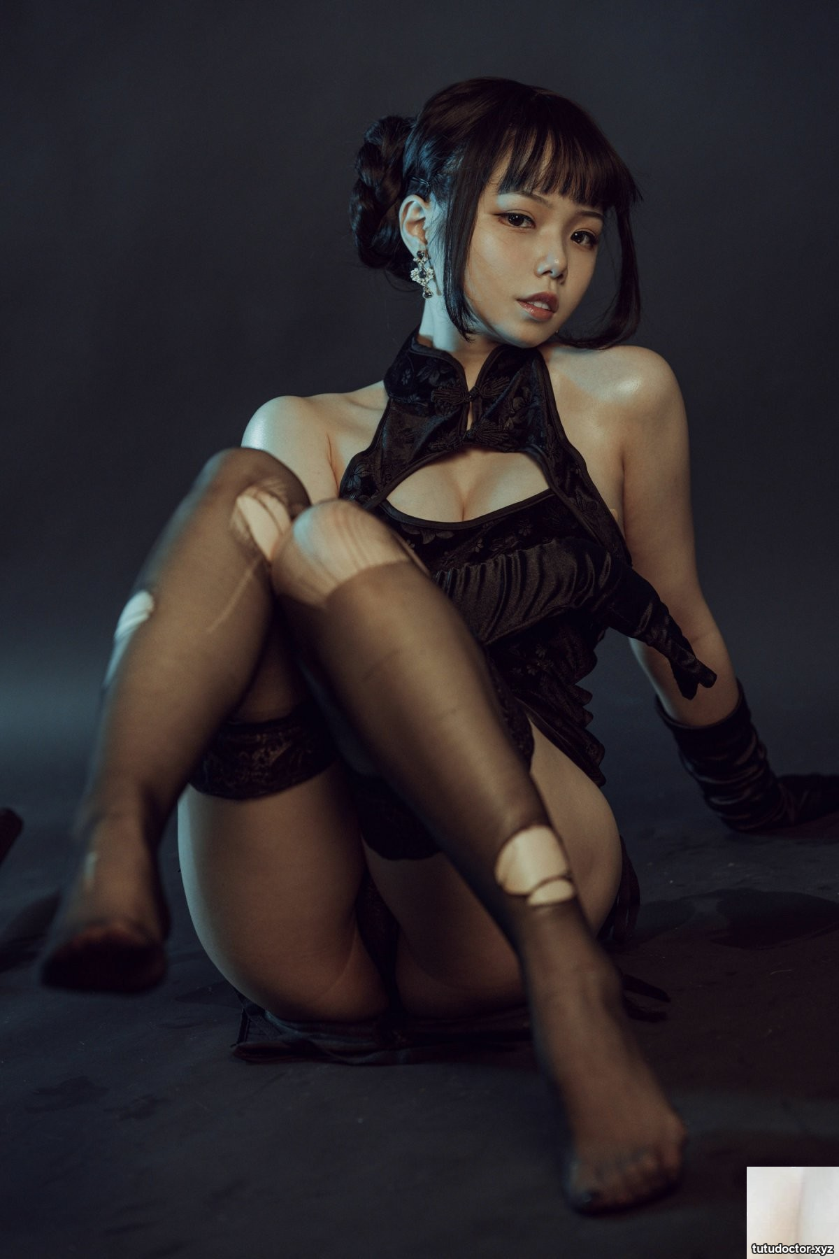Qiyue Miaozi – black cheongsam · photo 11 of 32